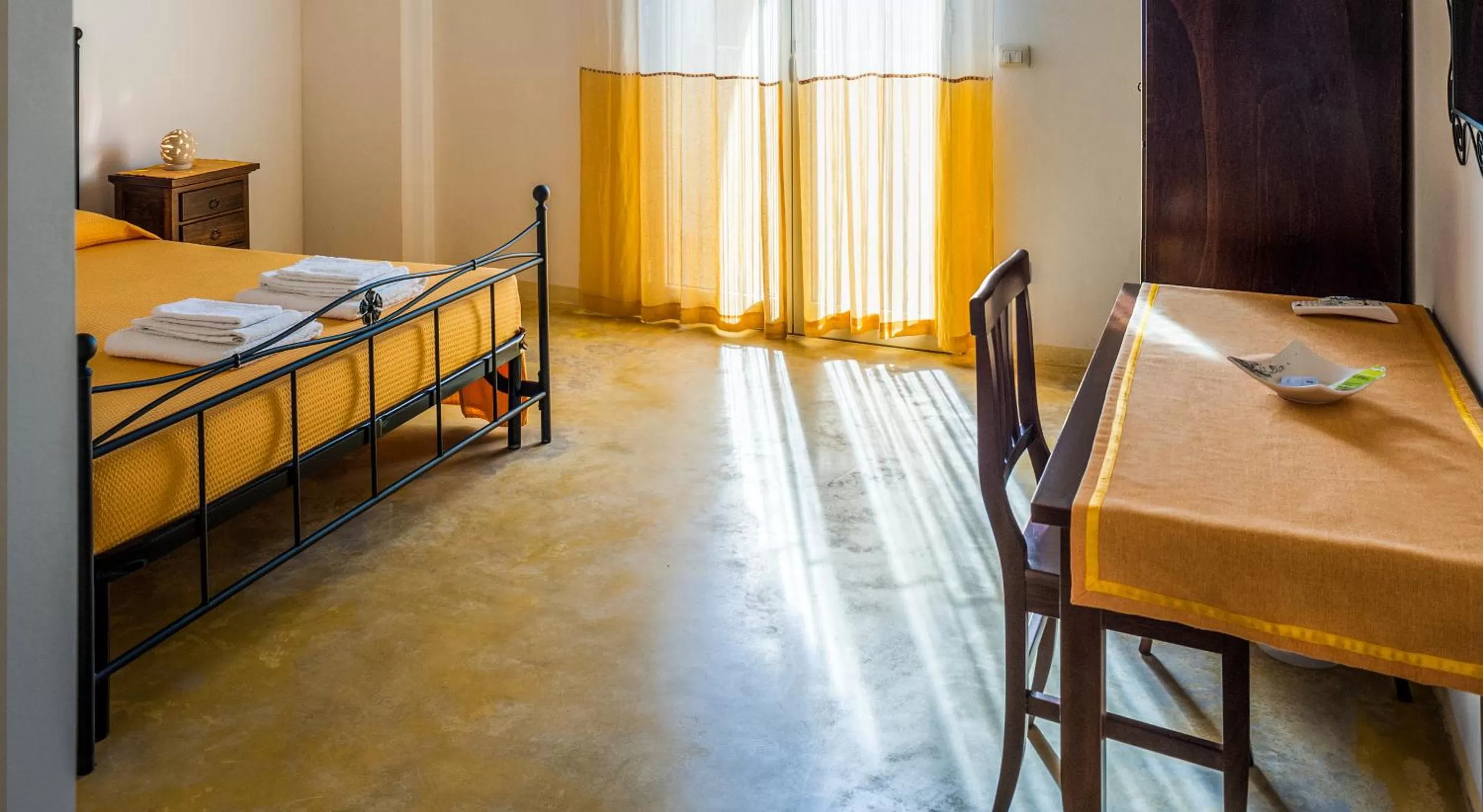 Bedroom, Bed in B&B La Garolla