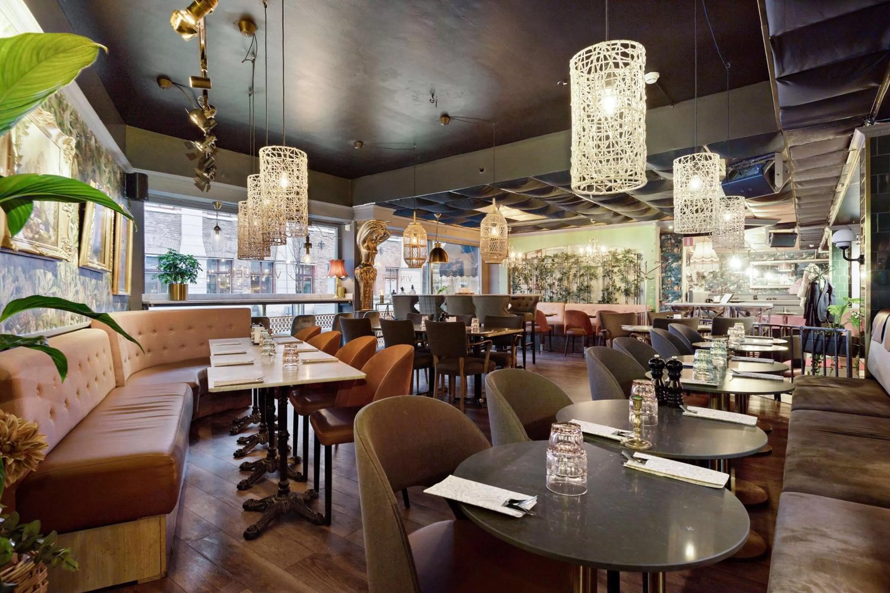 Restaurant/places to eat in Best Western Plaza Hotel