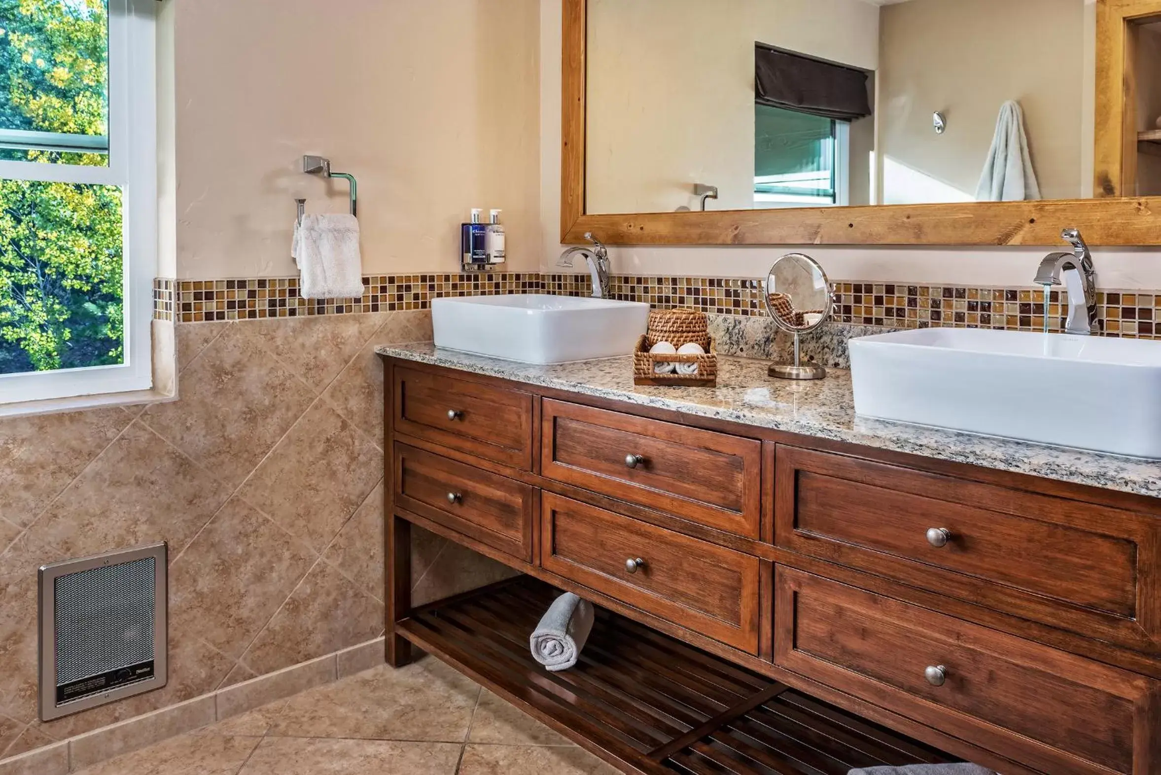 Bathroom in Sheridan House Inn- Adult Only Accommodation