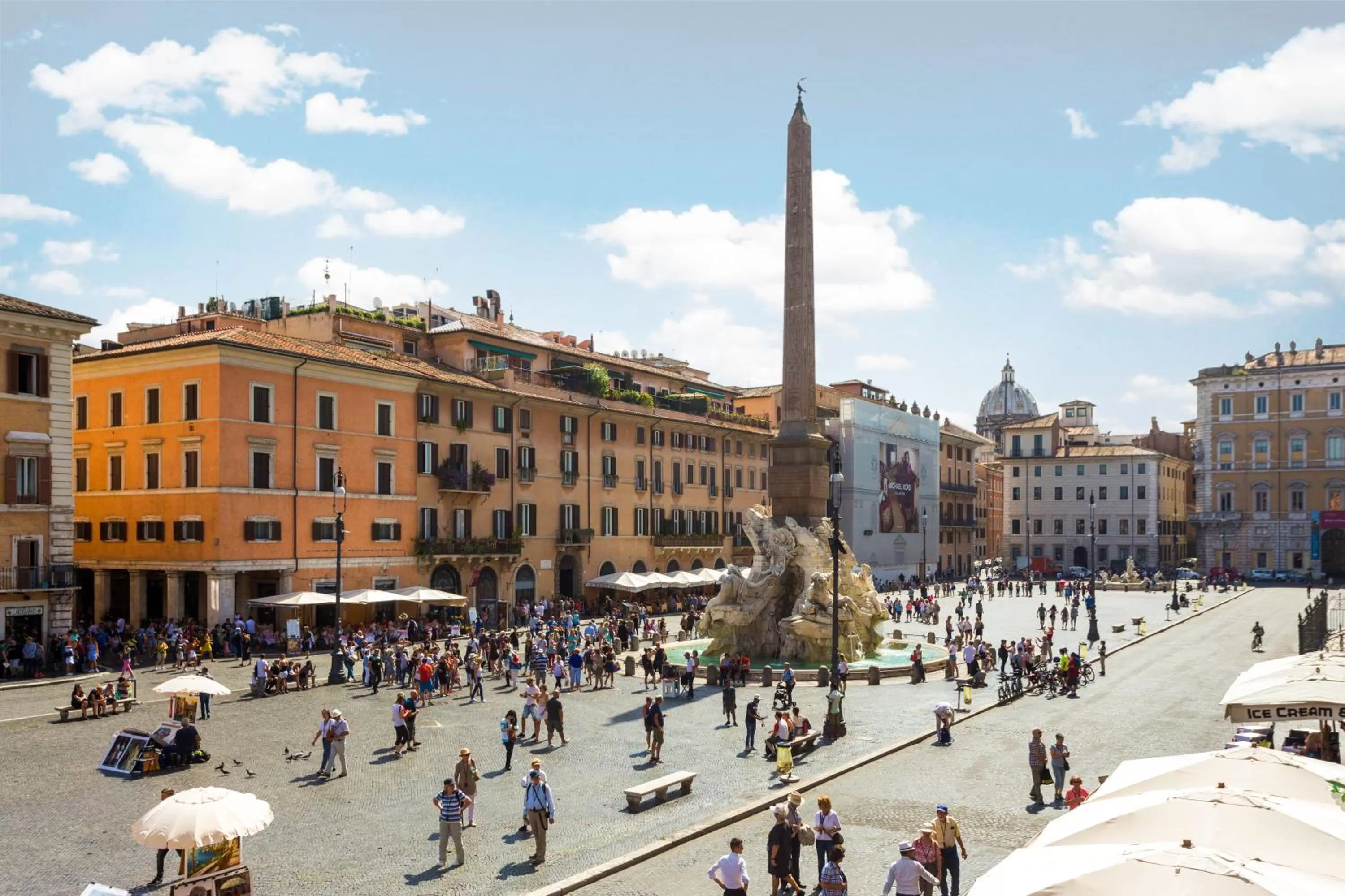 Property building in Hub Navona