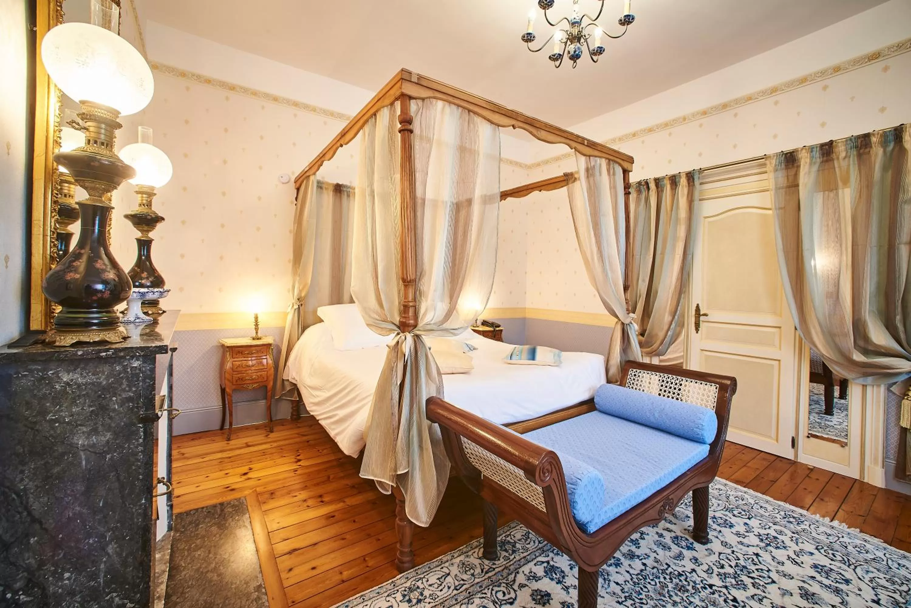 Photo of the whole room, Bed in Château de la Richerie - proche Puy du Fou