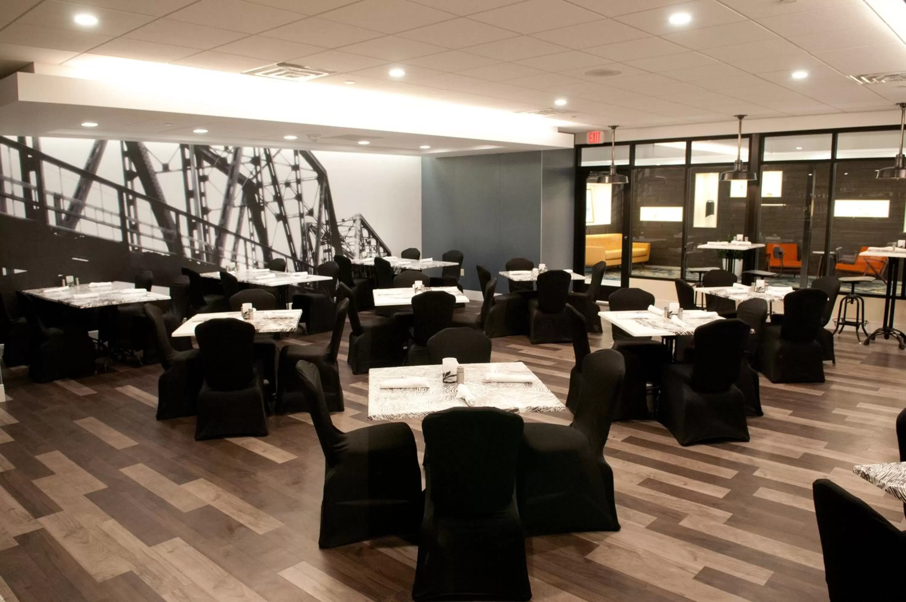 Restaurant/places to eat in Crowne Plaza Hotel and Suites Pittsburgh South by IHG