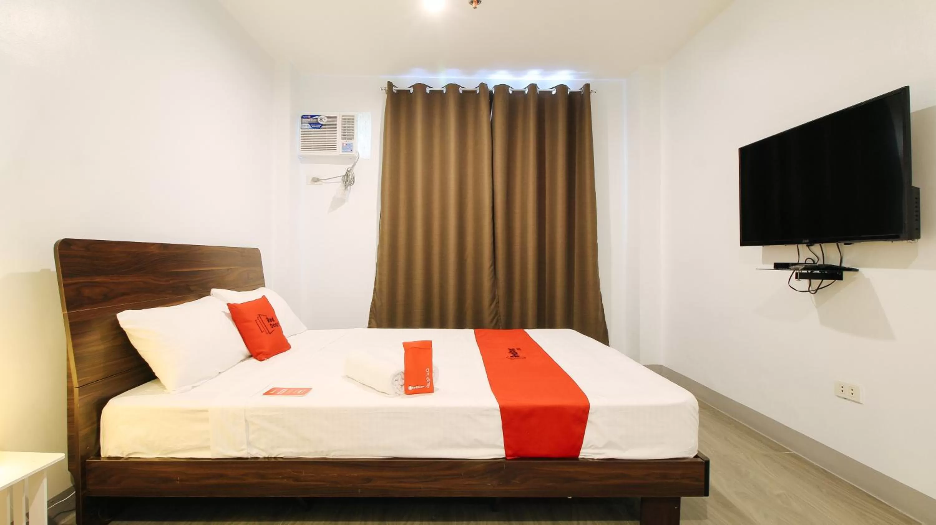 Bedroom, Bed in RedDoorz near Zobel Roxas St