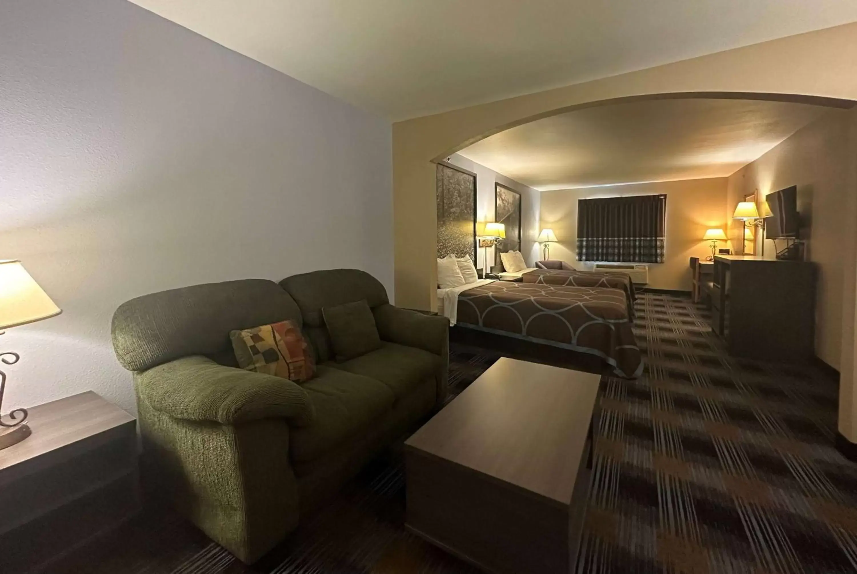 Photo of the whole room, Seating Area in Super 8 by Wyndham Columbia East
