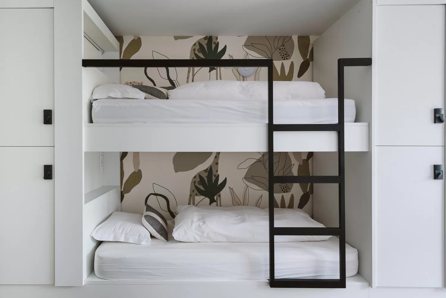 Bedroom, Bed in The Salty Surf & Yoga