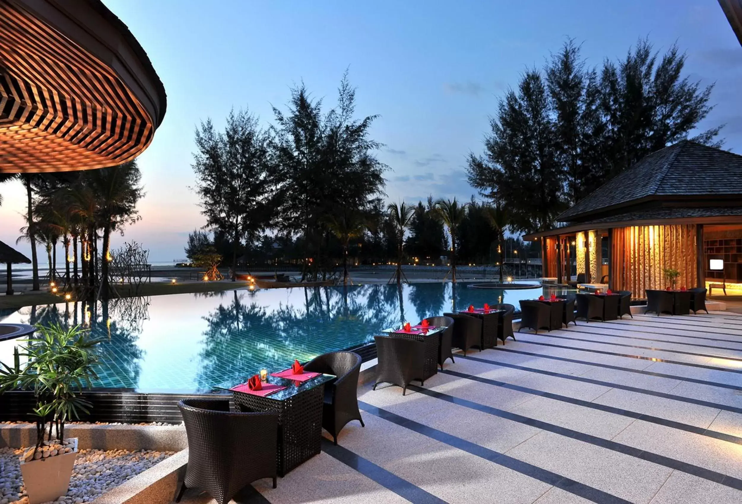 Restaurant/places to eat in Apsara Beachfront Resort & Villa - SHA Extra Plus Restaurant/places to eat in Apsara Beachfront Resort & Villa - SHA Extra Plus