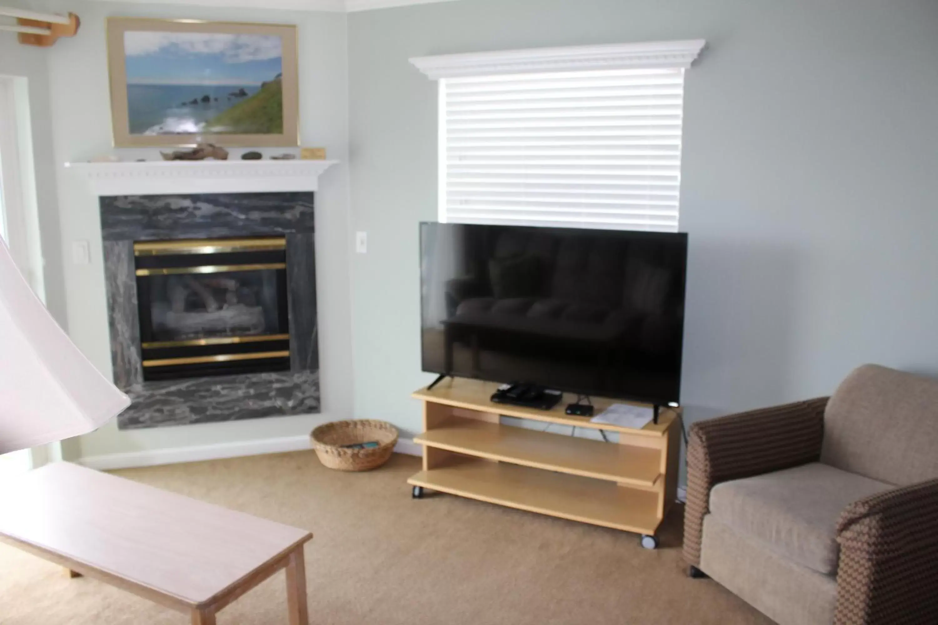 TV and multimedia, TV/Entertainment Center in Inn at the Shore