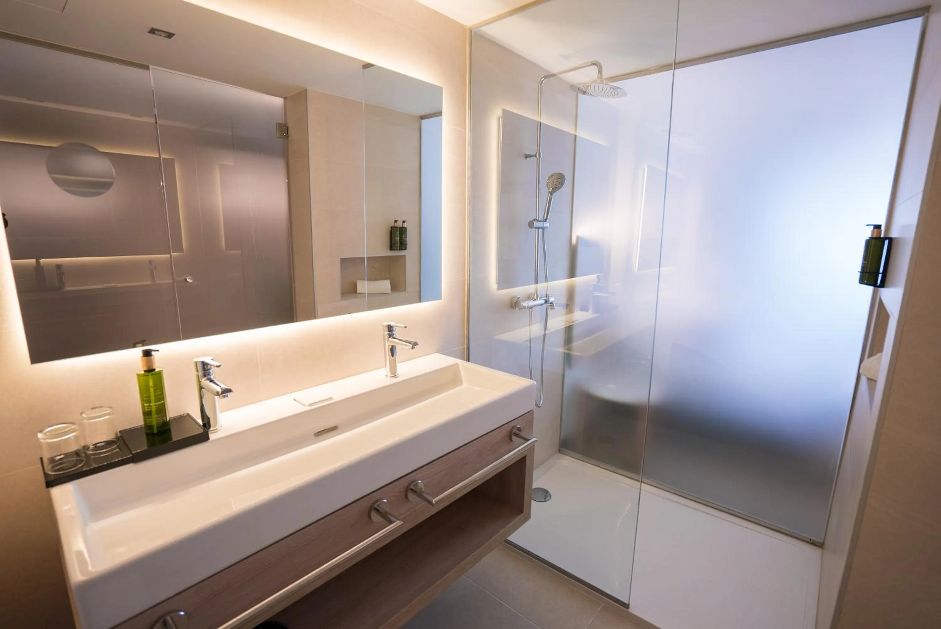 Bathroom, Bed in Hotel Morlans Suites - Adults Only