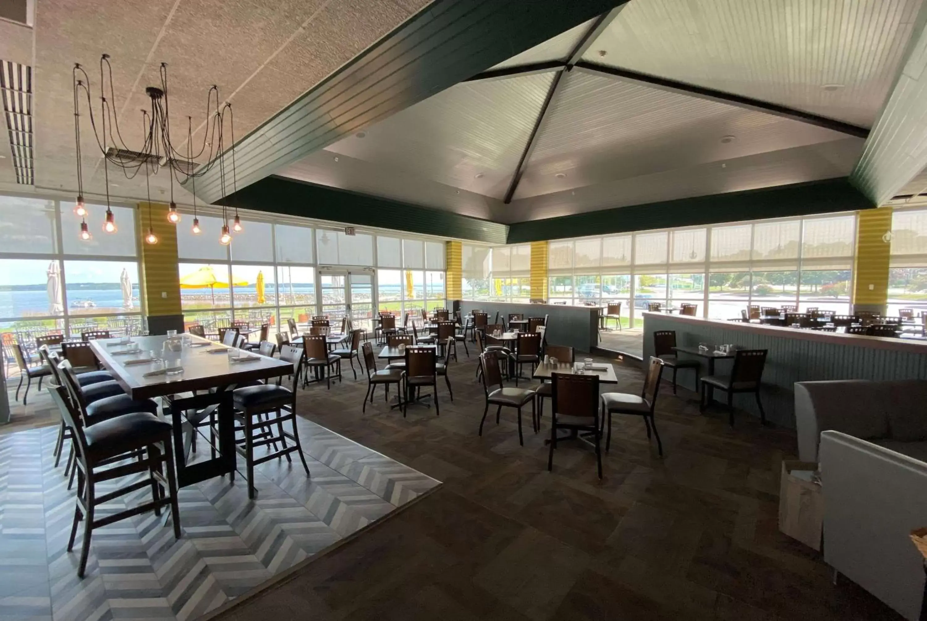 Restaurant/Places to Eat in 41 Lakefront Hotel, Trademark Collection by Wyndham
