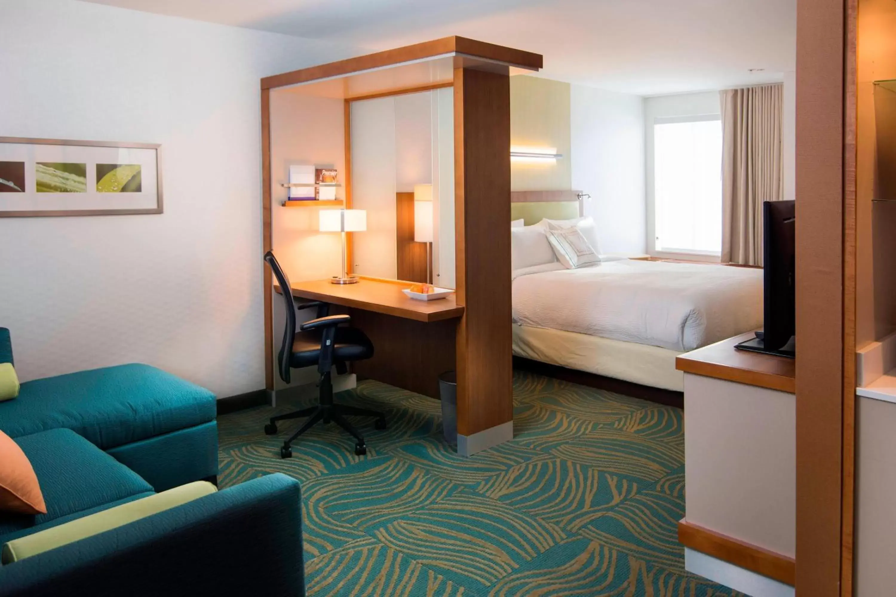 Living room, Bed in SpringHill Suites by Marriott Wisconsin Dells