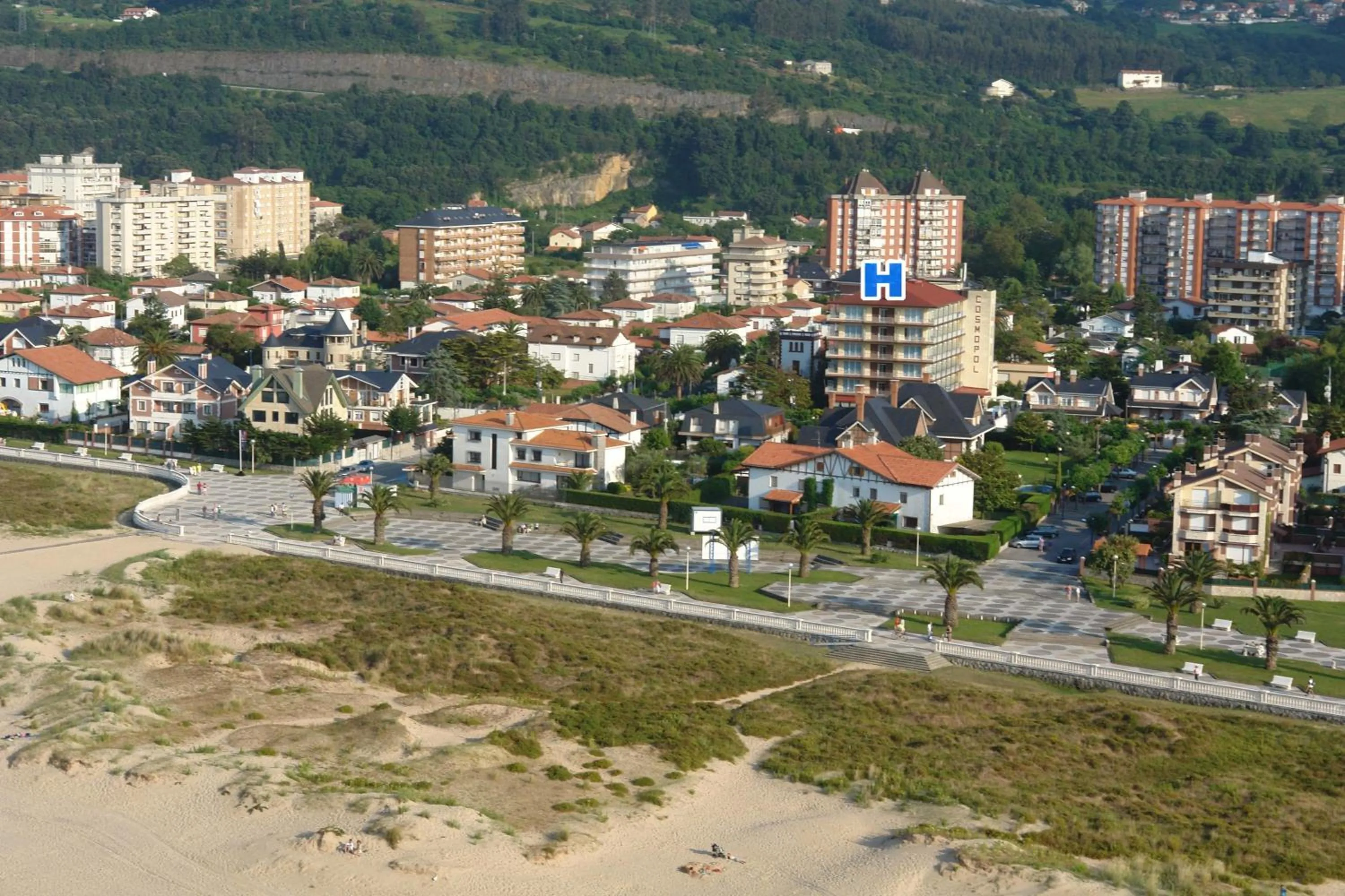 Facade/entrance in Hotel Cosmopol