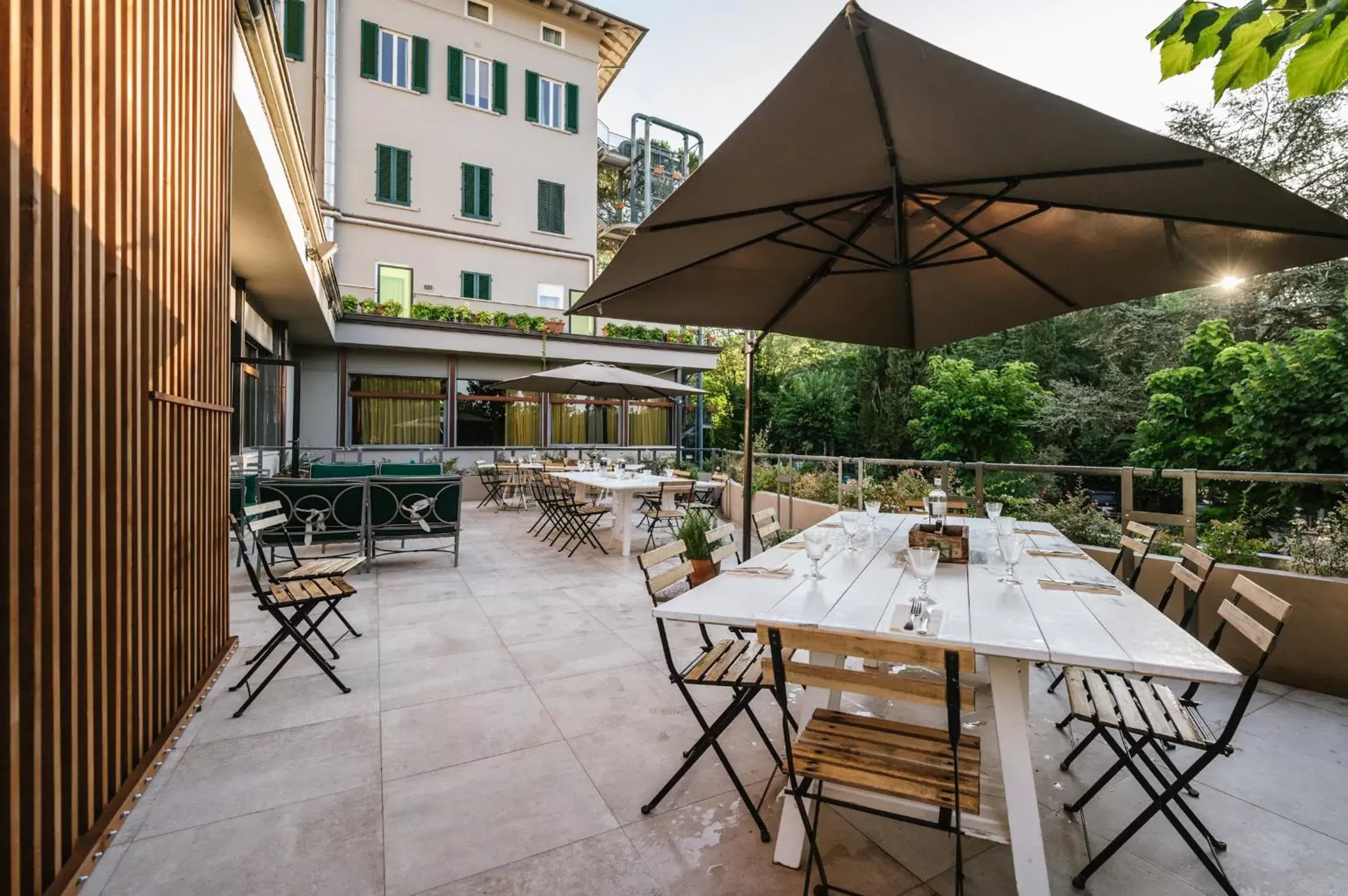 Restaurant/places to eat in Palazzo BelVedere