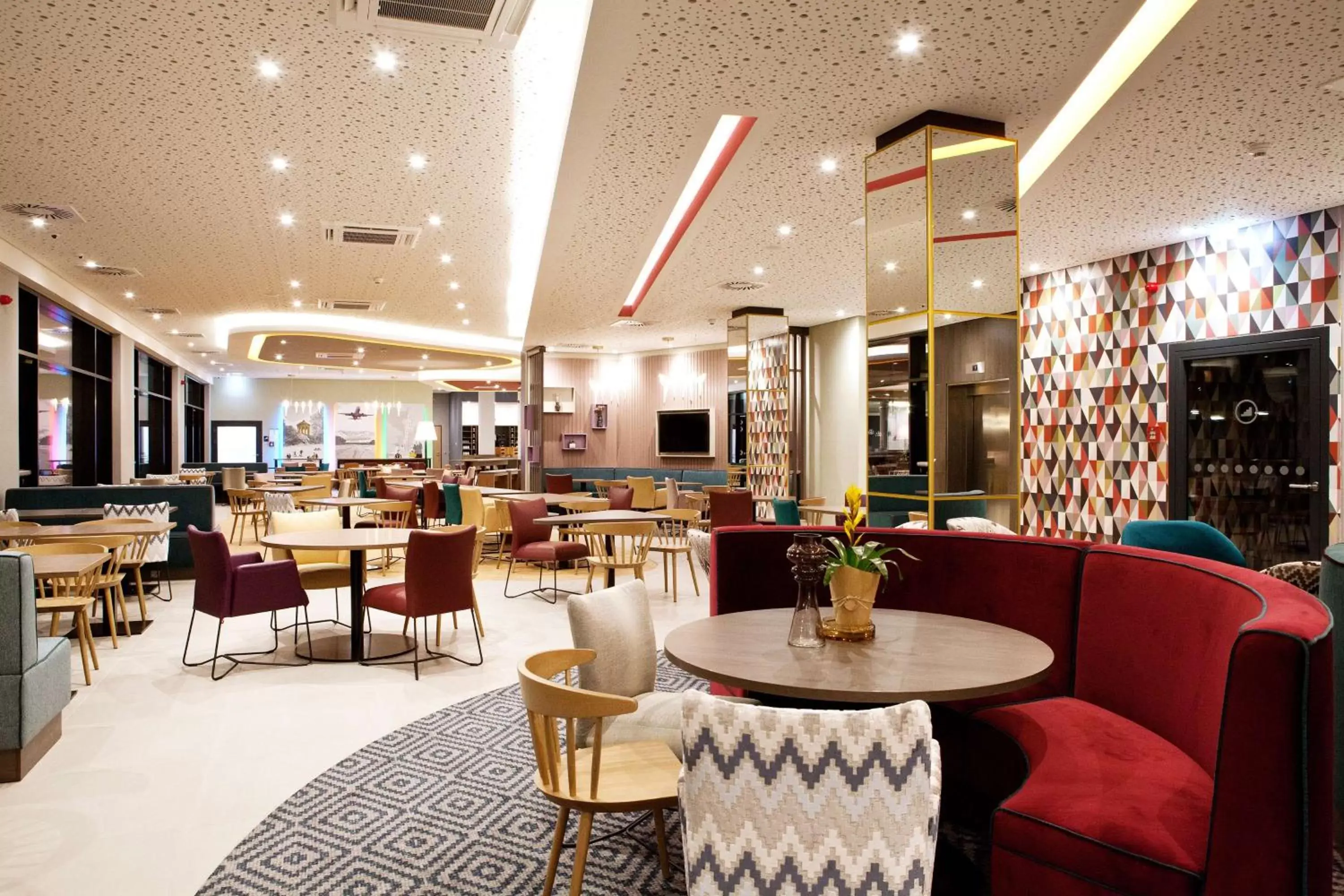 Lobby or reception, Restaurant/Places to Eat in Hampton By Hilton Vienna Messe