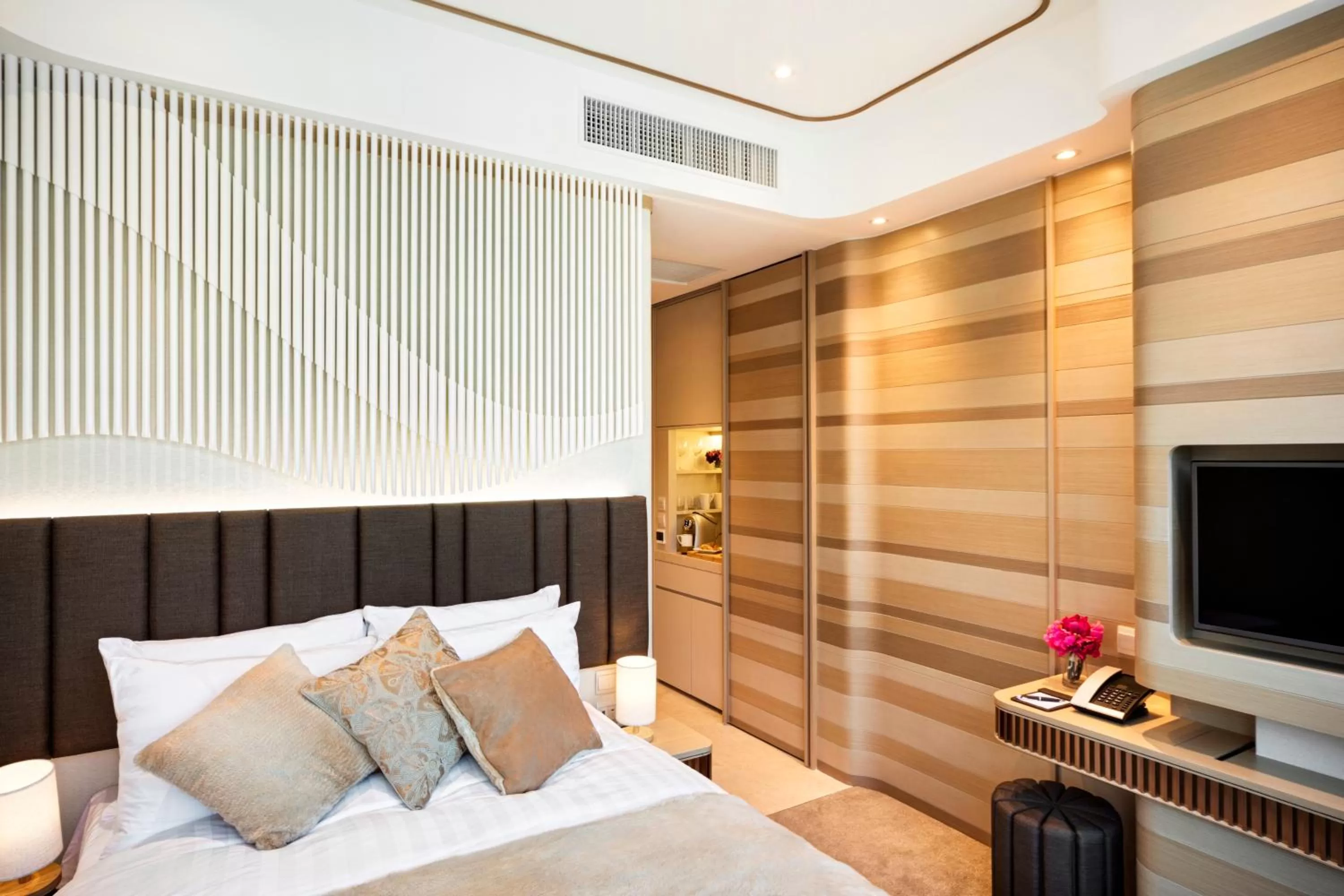 Bedroom, Bed in Burlington Hotel