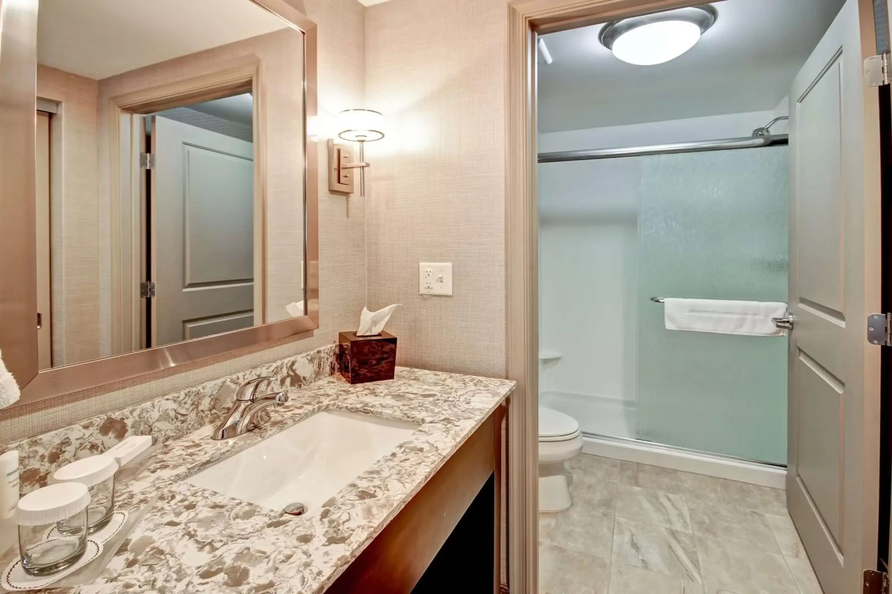 Bathroom in Homewood Suites by Hilton Bridgewater/Branchburg