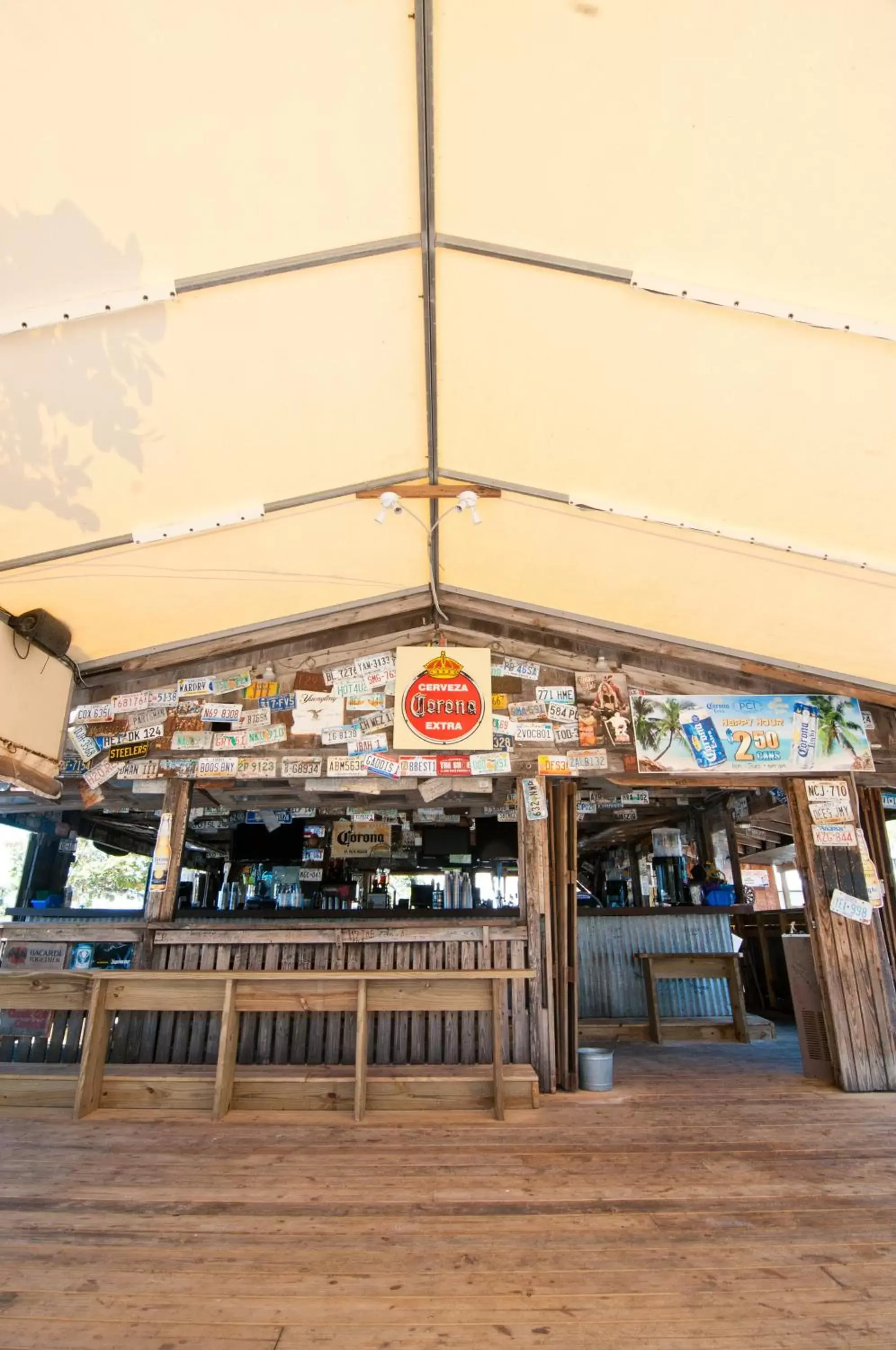 Lounge or bar in Postcard Inn On The Beach