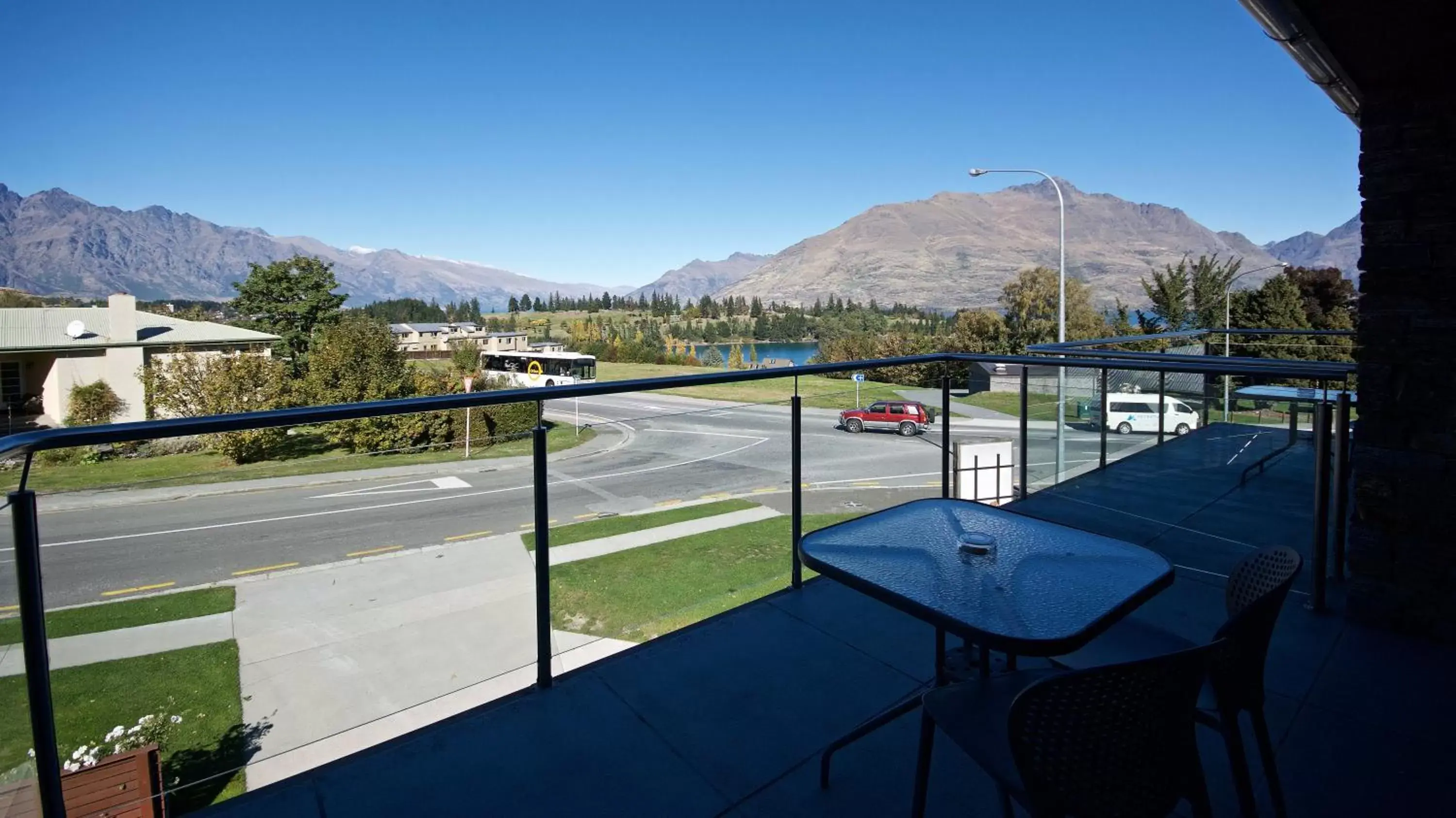 Mountain view, Balcony/Terrace in Autoline Queenstown Motel