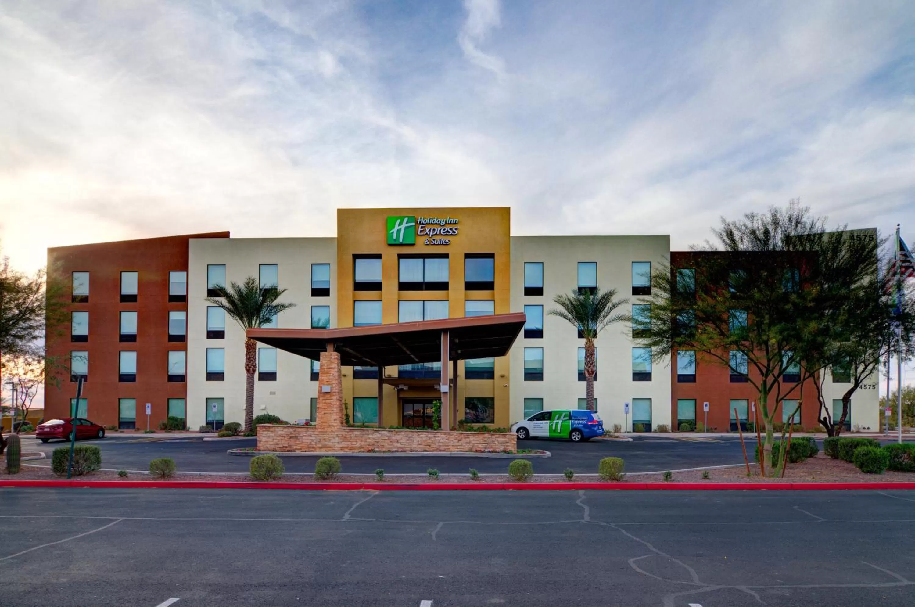 Property building in Holiday Inn Express & Suites - Phoenix North - Scottsdale by IHG