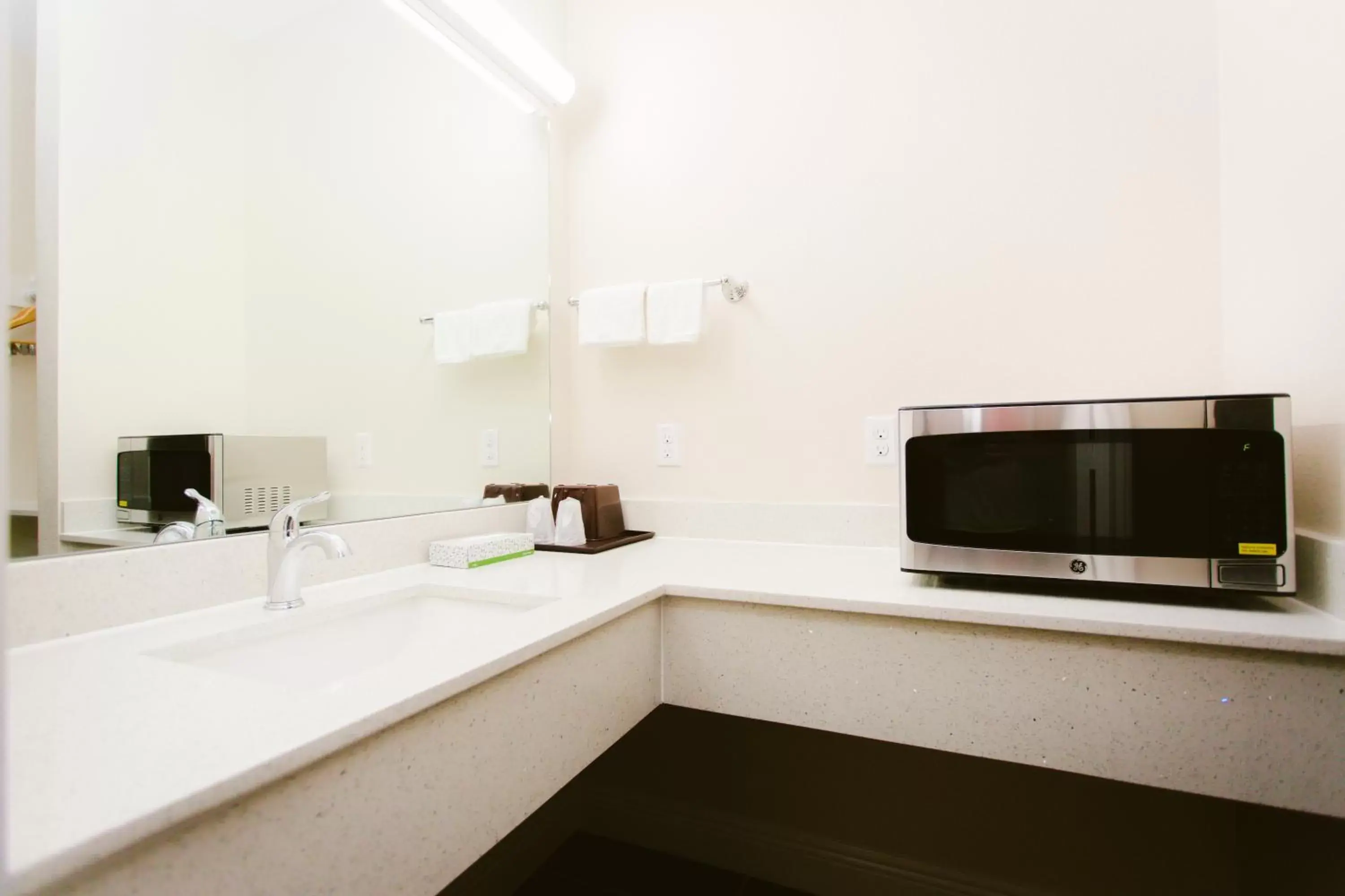 Bathroom in scottish inn & suites