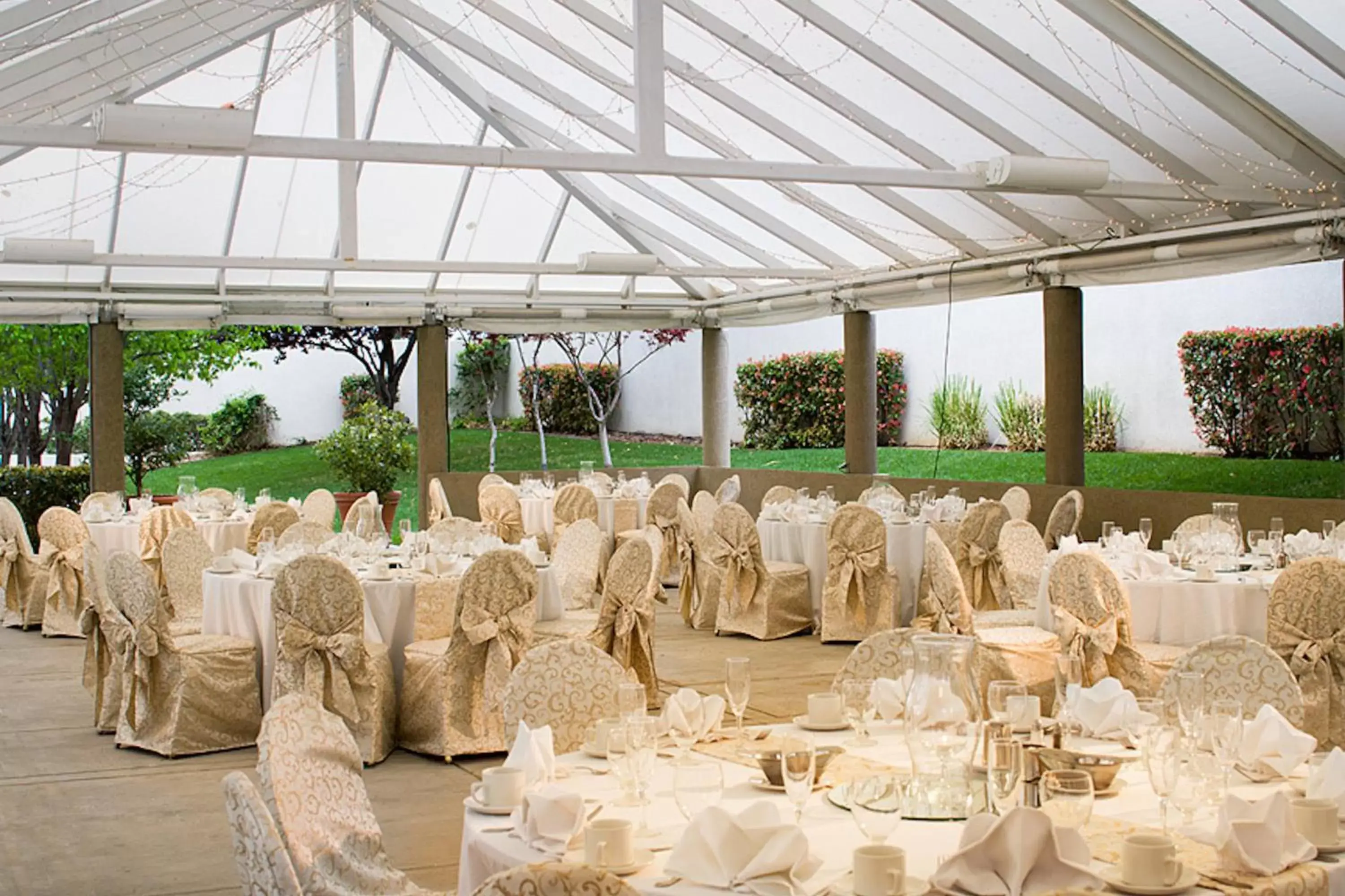 Swimming pool, Banquet Facilities in Marriott Albuquerque