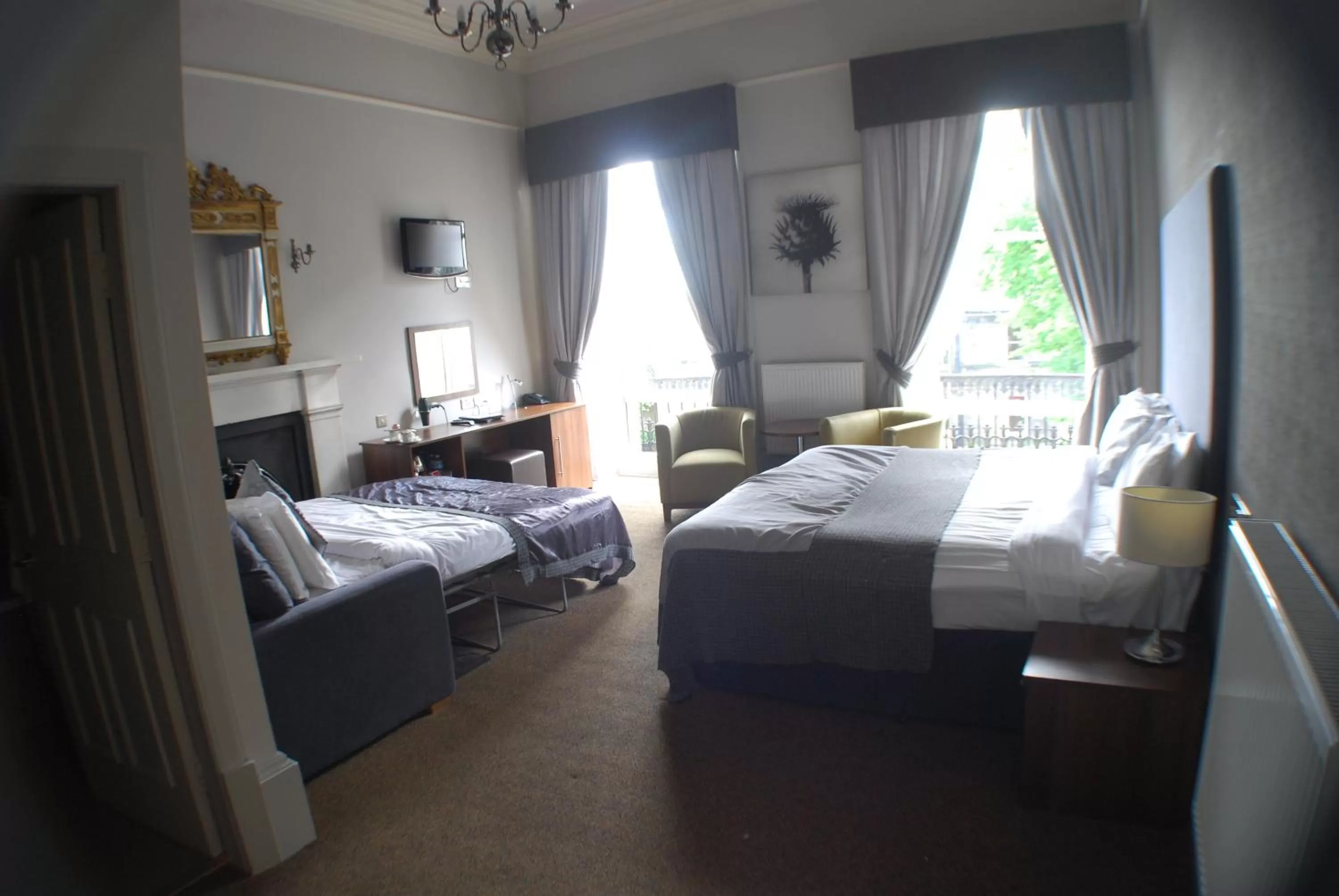Photo of the whole room, Bed in The Salisbury Hotel