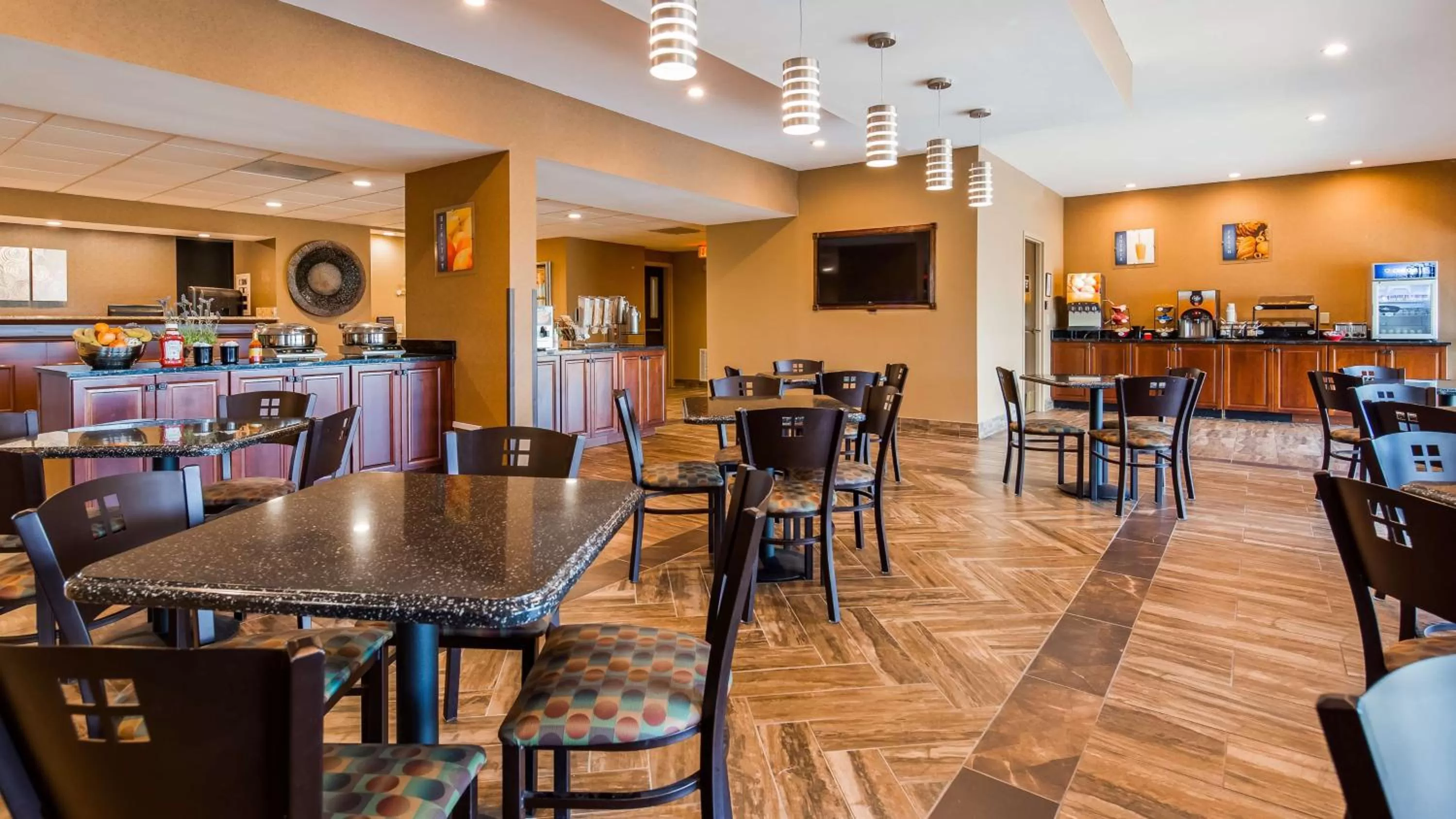 Restaurant/places to eat in SureStay Hotel by Best Western Robinsonville Tunica