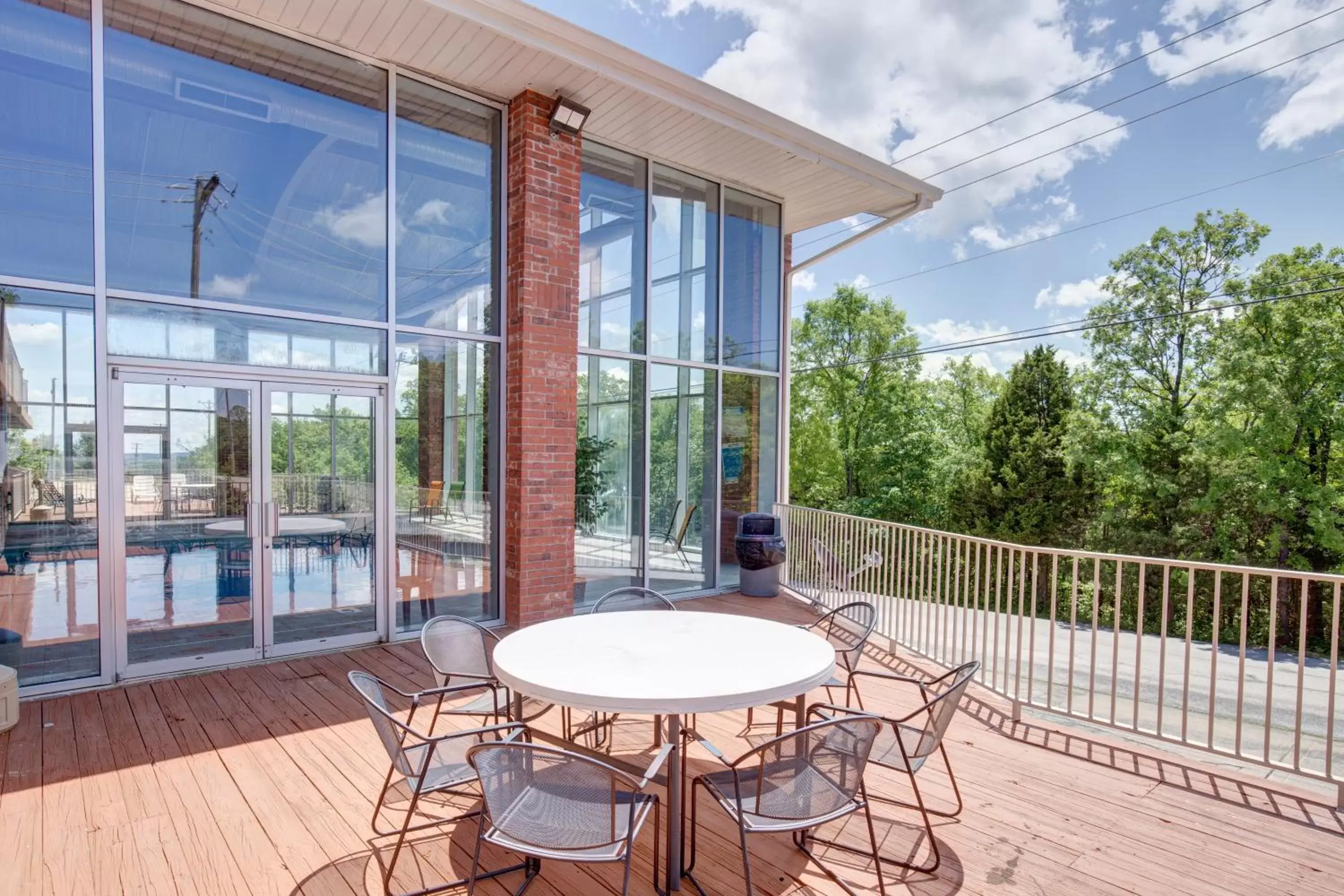 Patio, Balcony/Terrace in Southern Oaks Inn