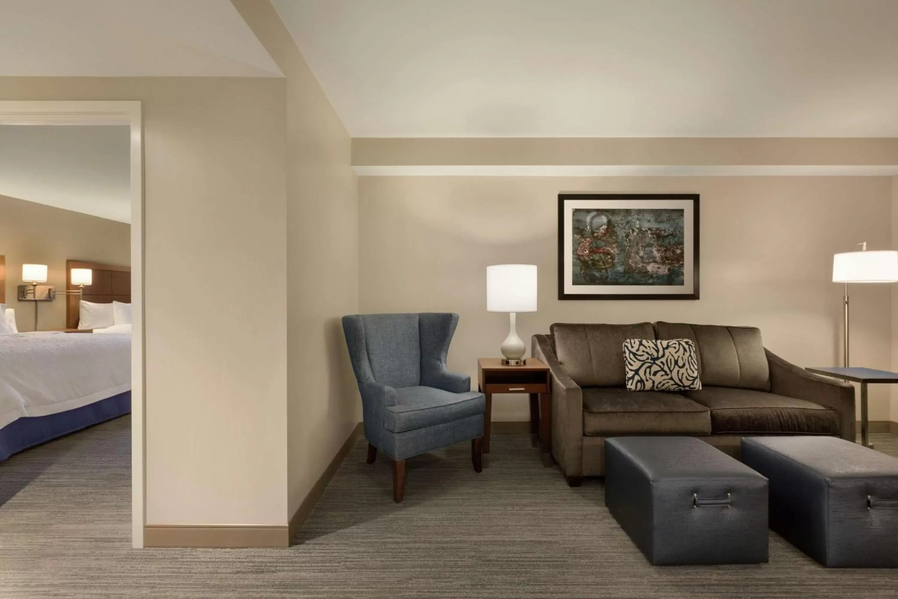 Living room, Seating Area in Hampton Inn & Suites Nashville-Downtown