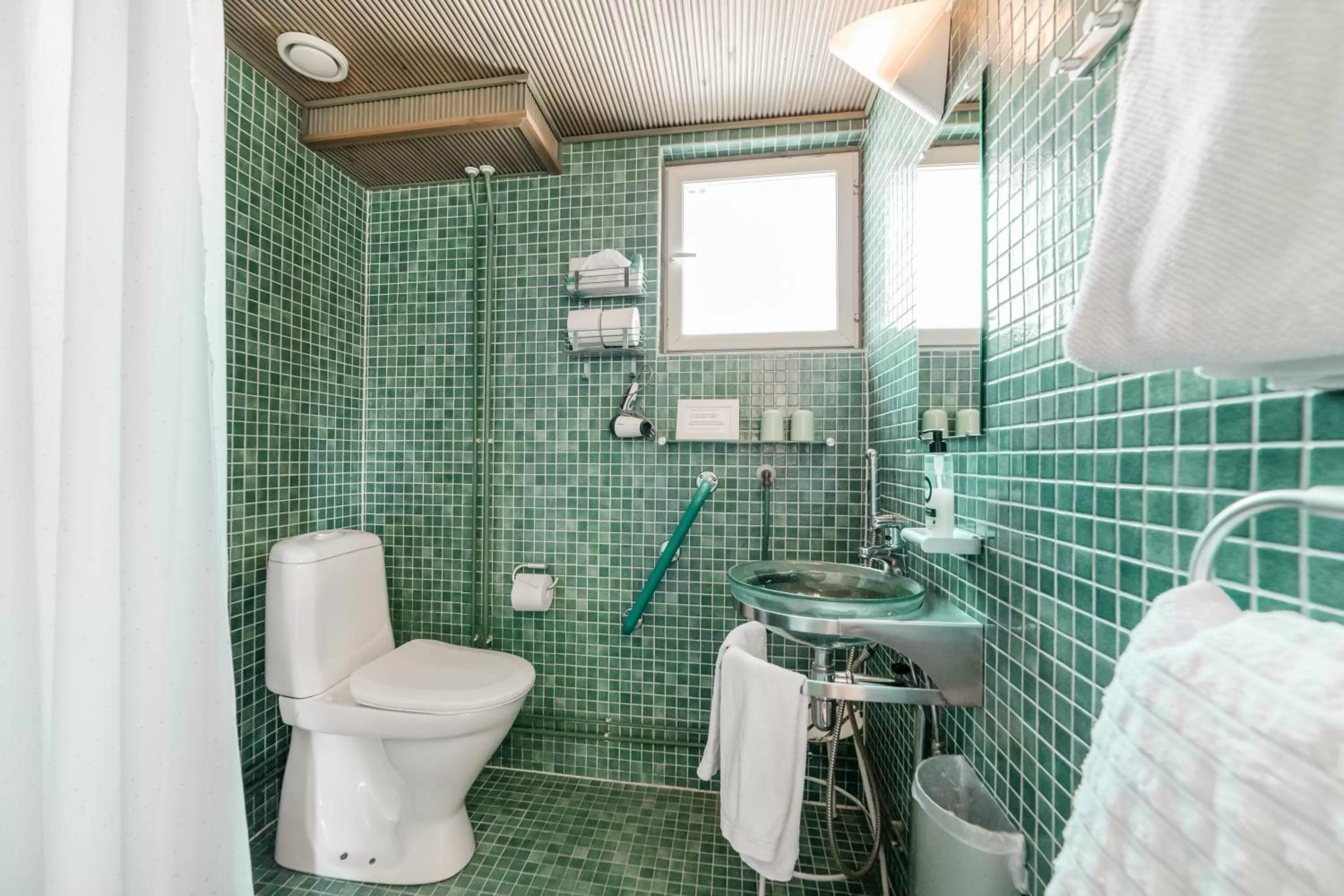 Toilet in Lossiranta Lodge