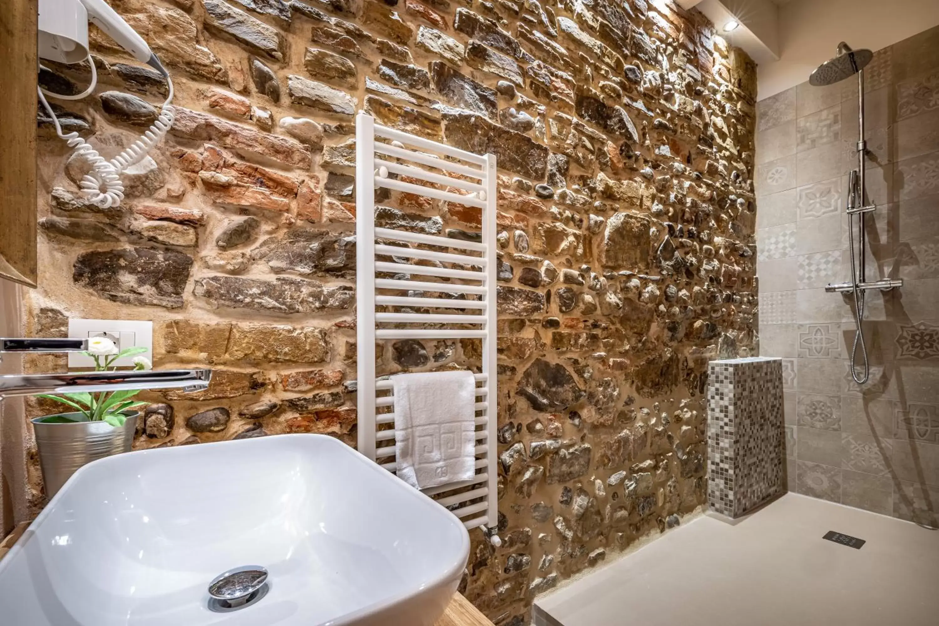 Shower, Bathroom in Relais Gaia