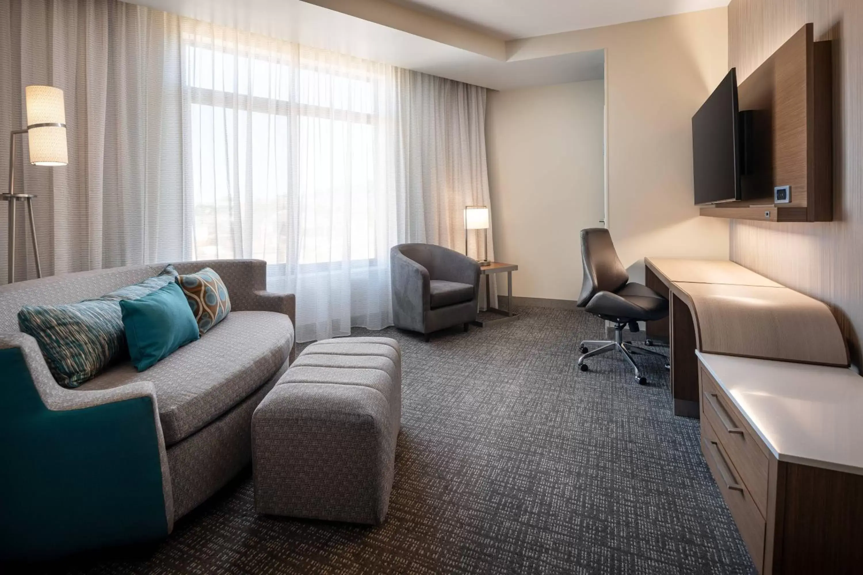 Living room, Seating Area in Courtyard by Marriott Petaluma Sonoma County