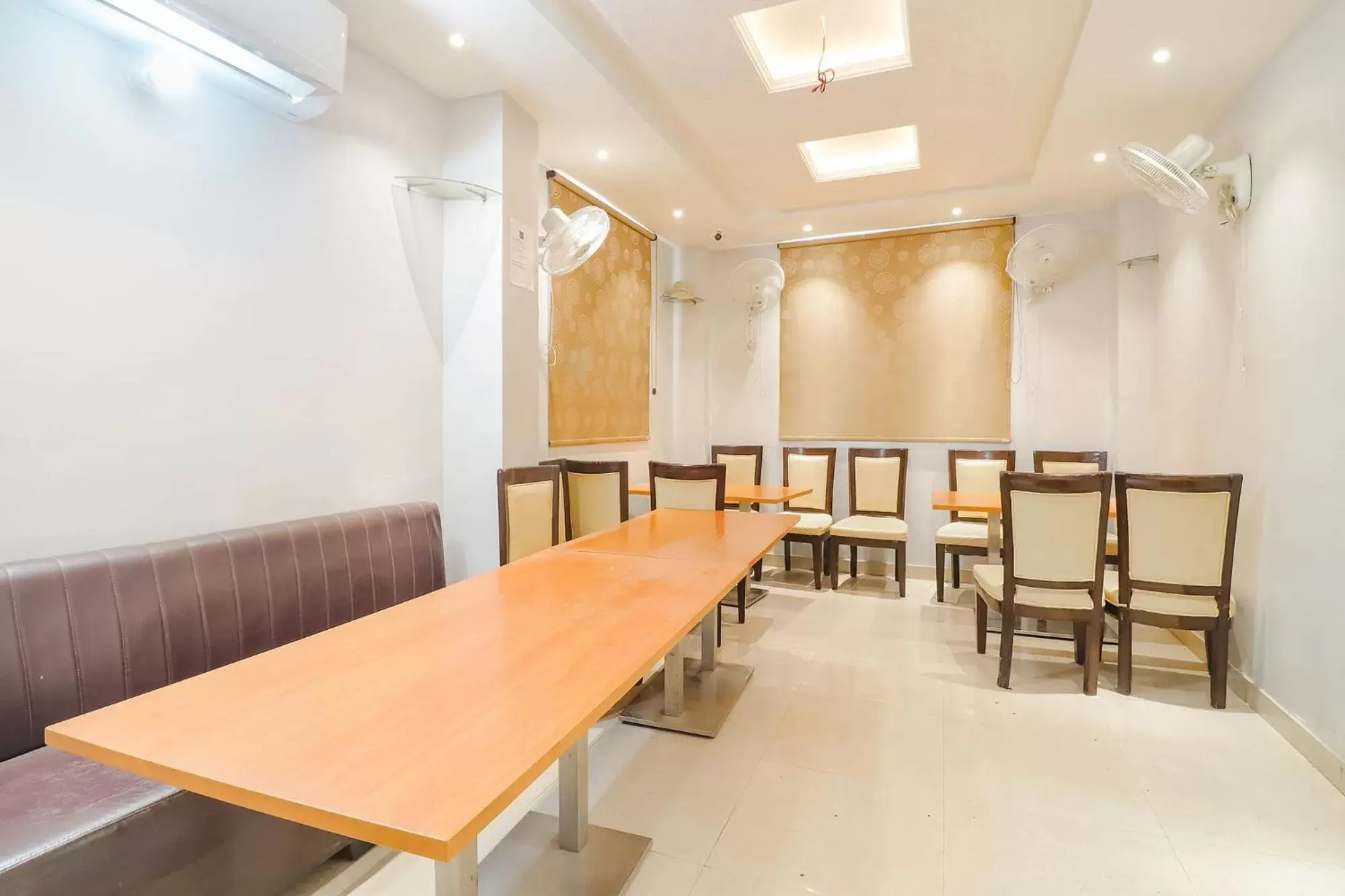 Restaurant/places to eat in FabHotel Holiday Grand Restaurant/places to eat in FabHotel Holiday Grand