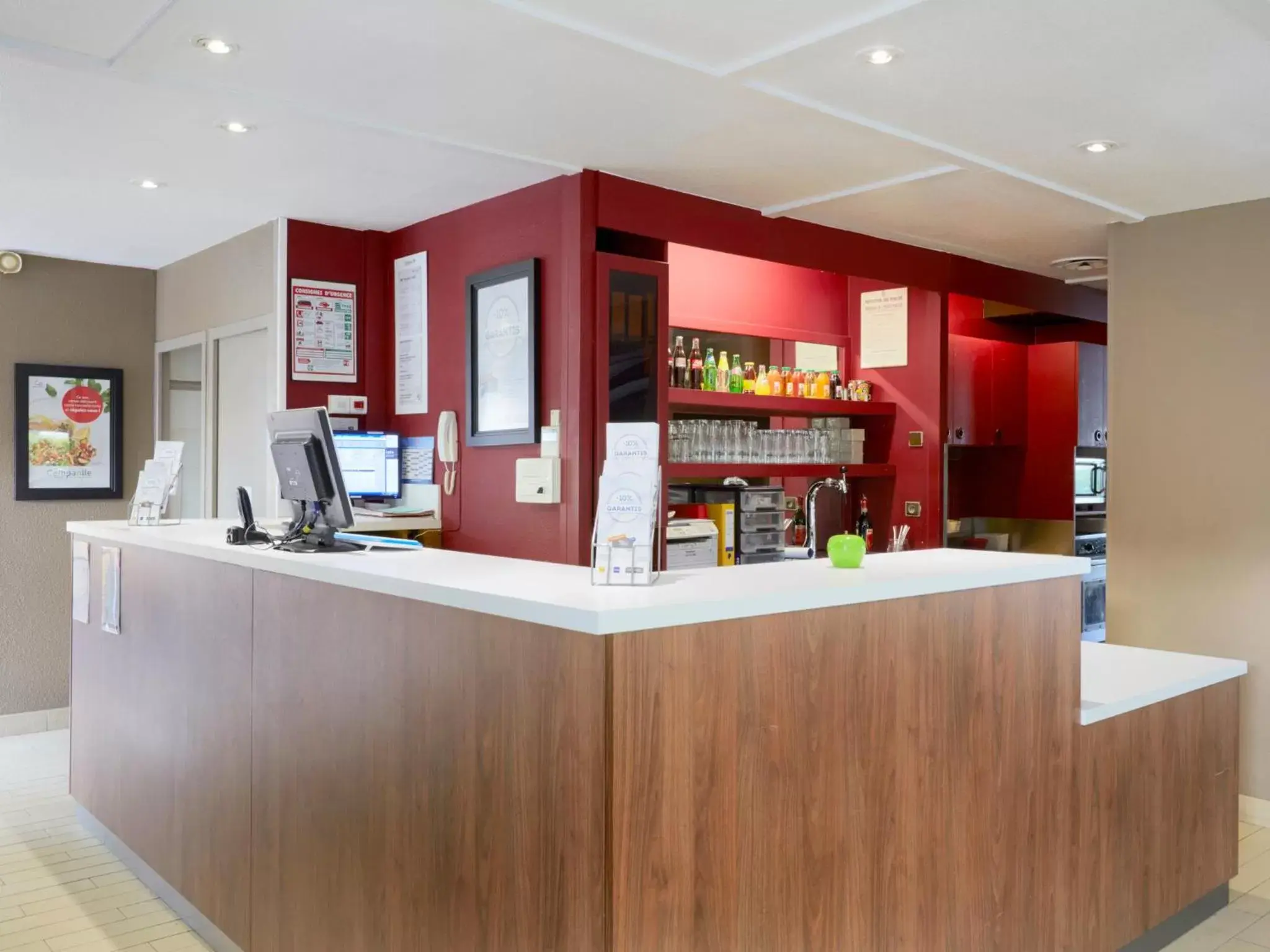 Lobby or reception in Campanile Chalon sur Saône