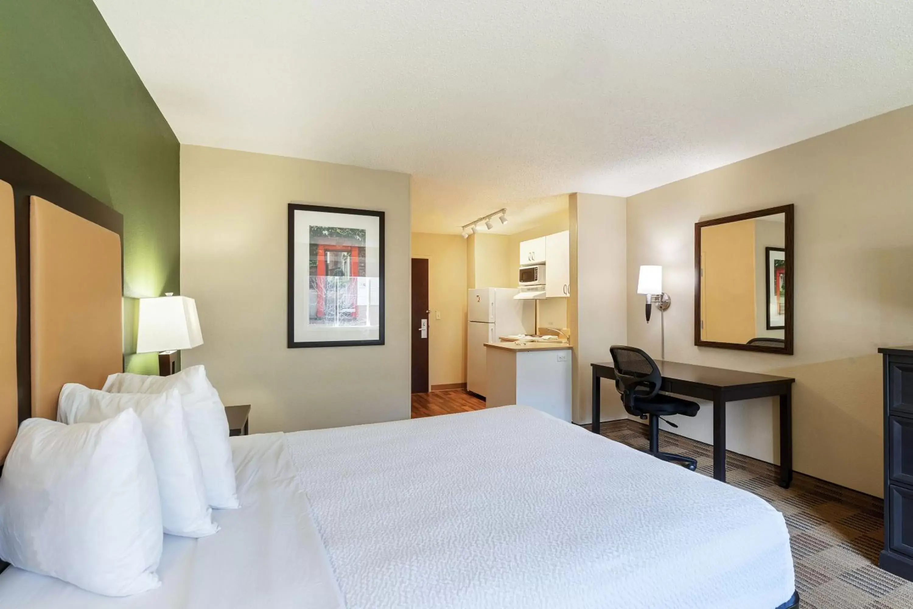 Bed in Extended Stay America Suites - Washington, DC - Springfield