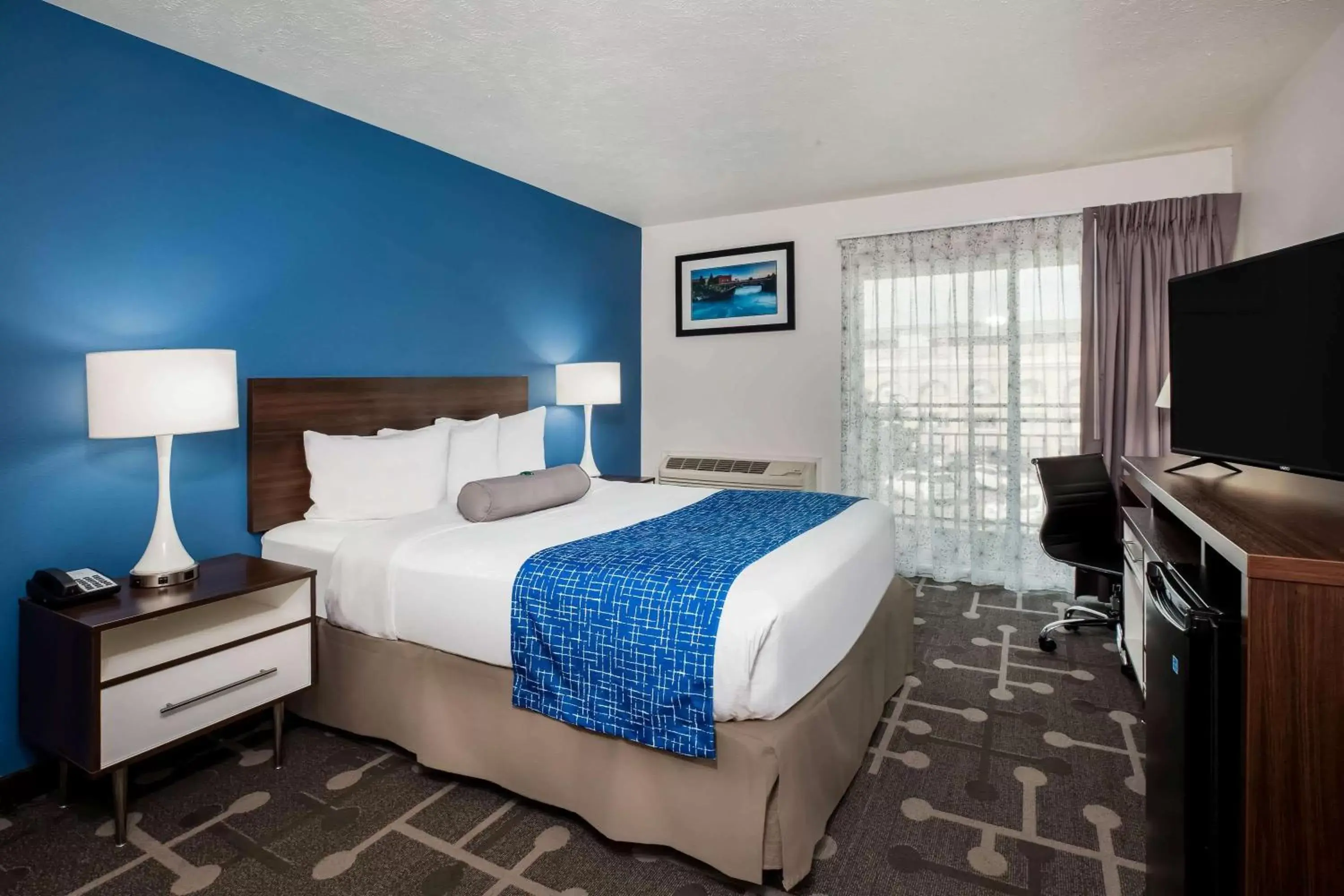 Photo of the whole room, Bed in Baymont by Wyndham Spokane