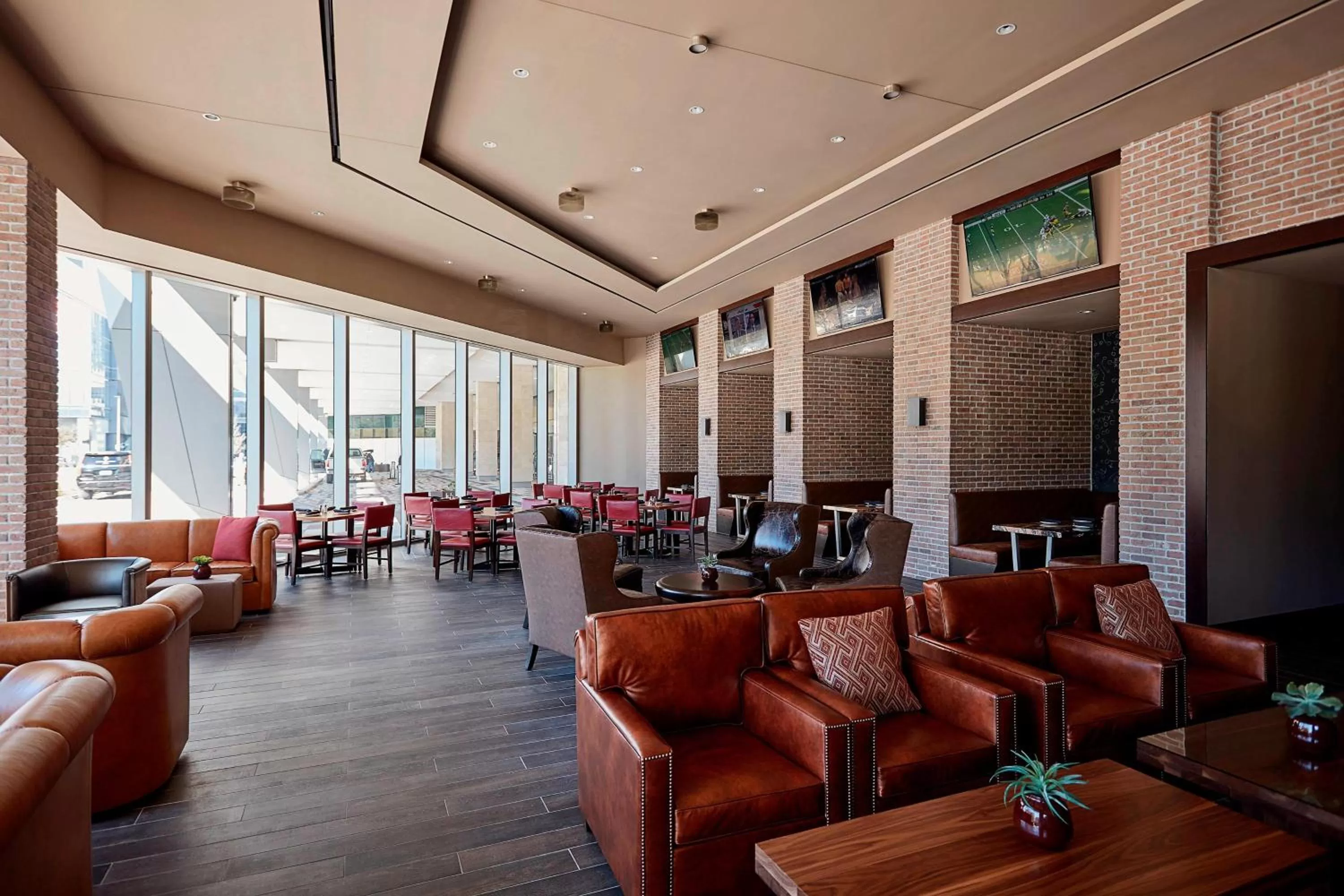 Restaurant/places to eat in Marriott Marquis Houston