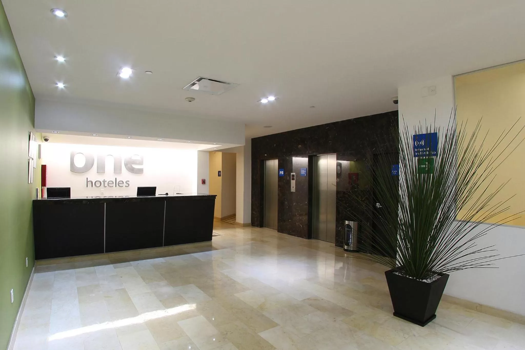Lobby or reception in One Culiacan Forum