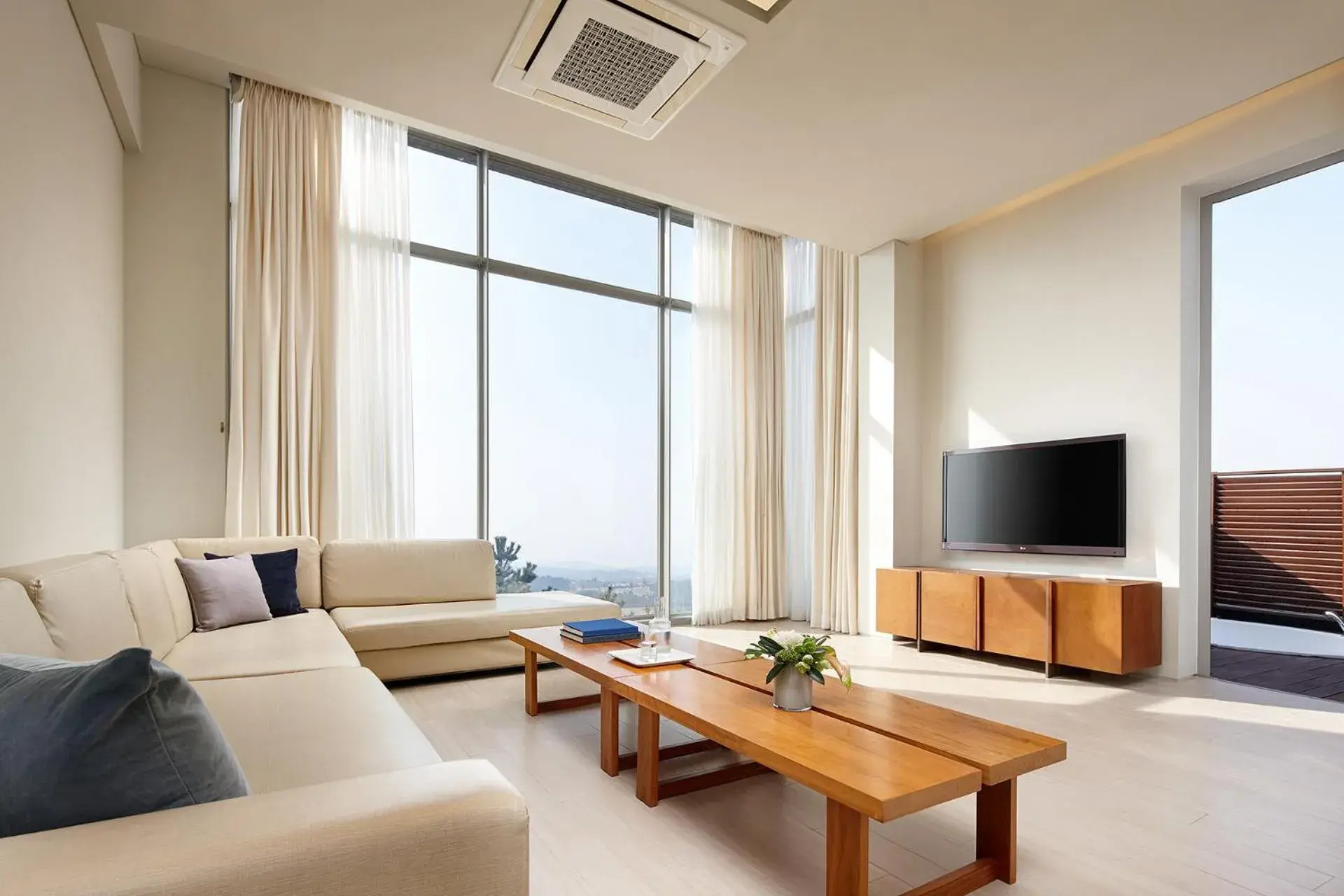 Living room, Seating Area in Lotte Resort Jeju Artvillas