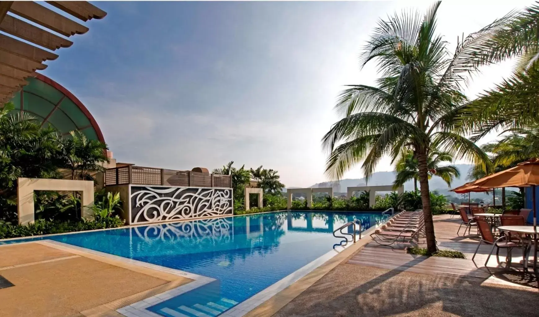 Pool view, Swimming Pool in One World Hotel