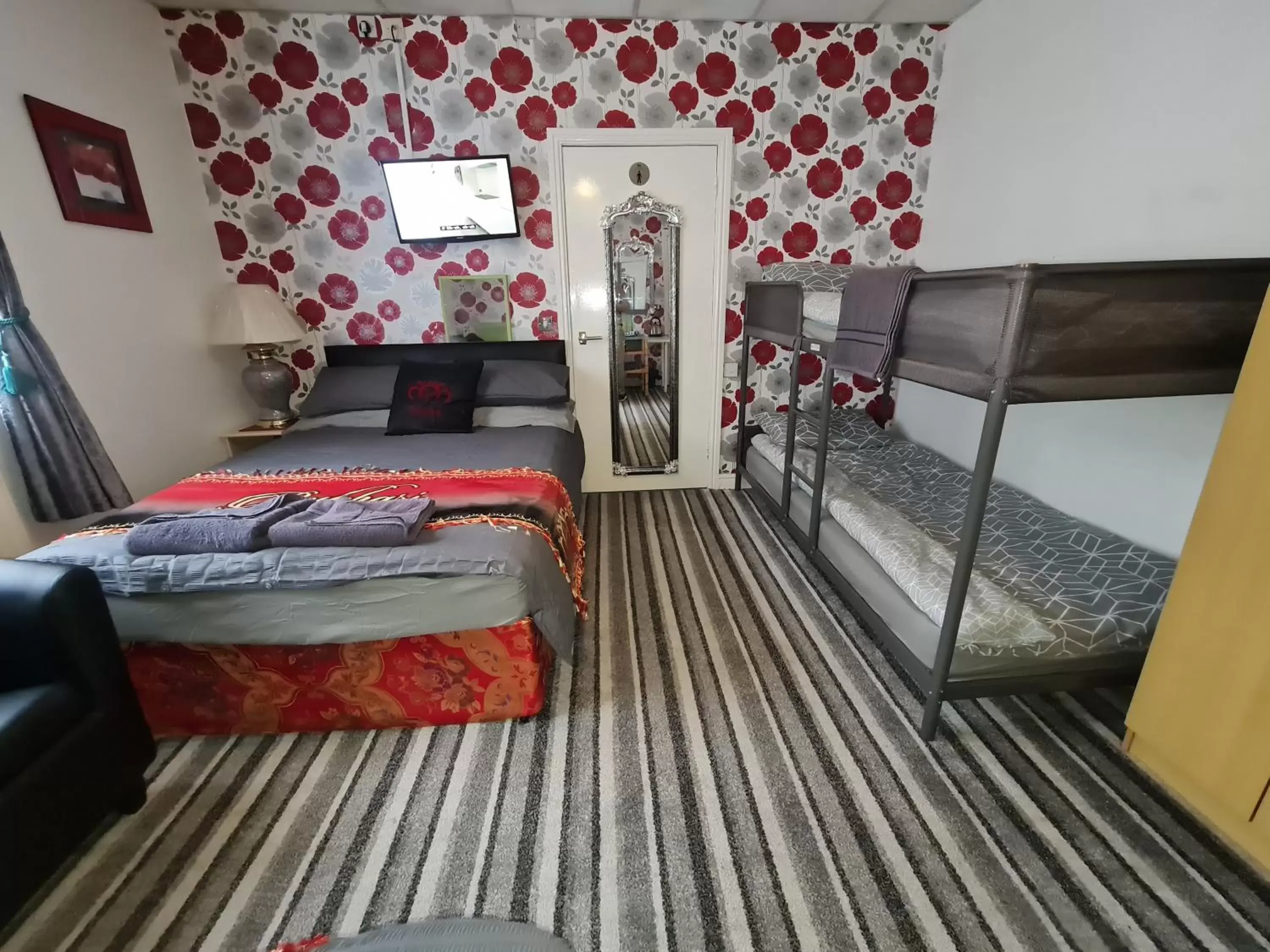Bedroom, Bunk Bed in BUKHARI Hotel