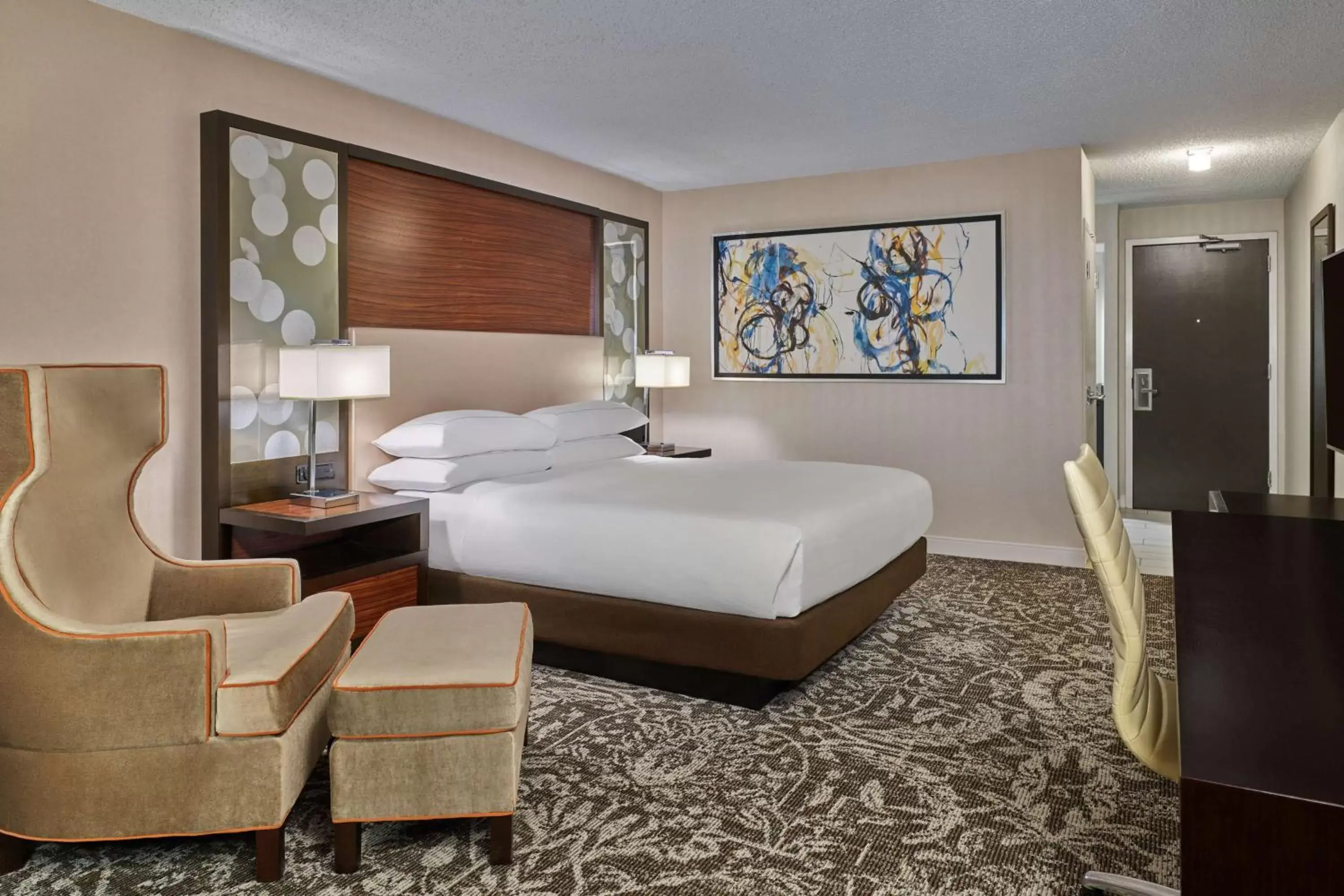 Photo of the whole room, Bed in Hilton Atlanta Airport