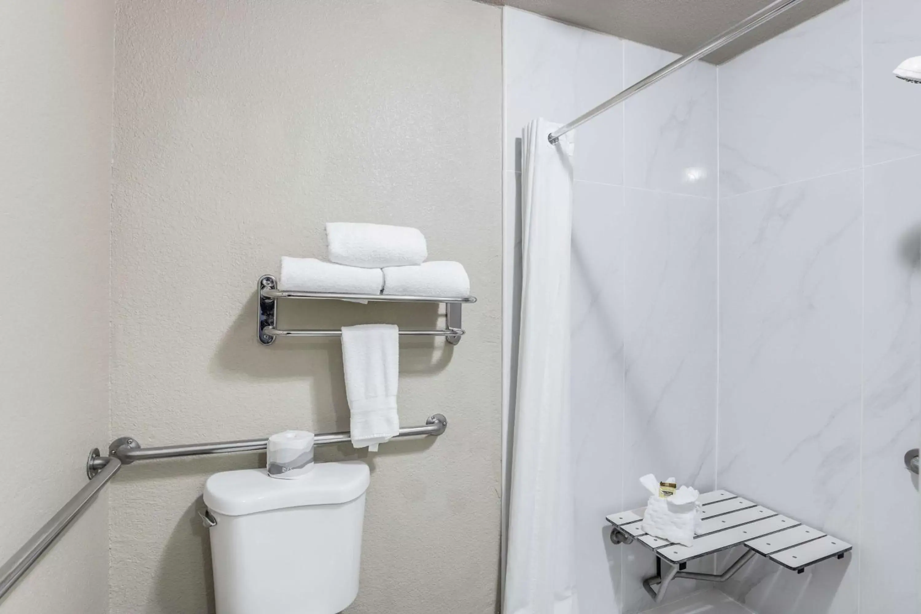 Bedroom, Bathroom in Best Western Plus Sonora Oaks Hotel and Conference Center