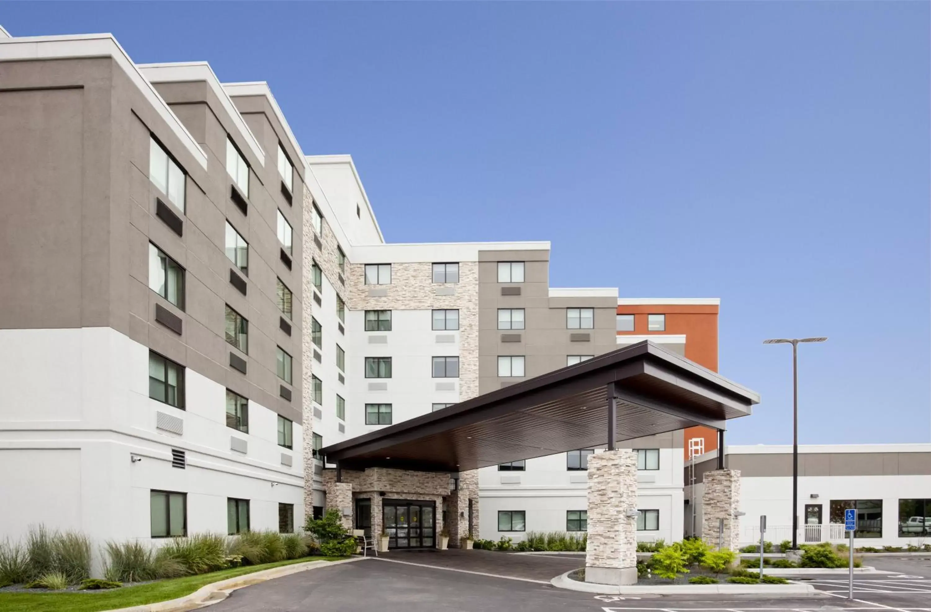 Property Building in Holiday Inn Express Roseville-St. Paul, an IHG Hotel