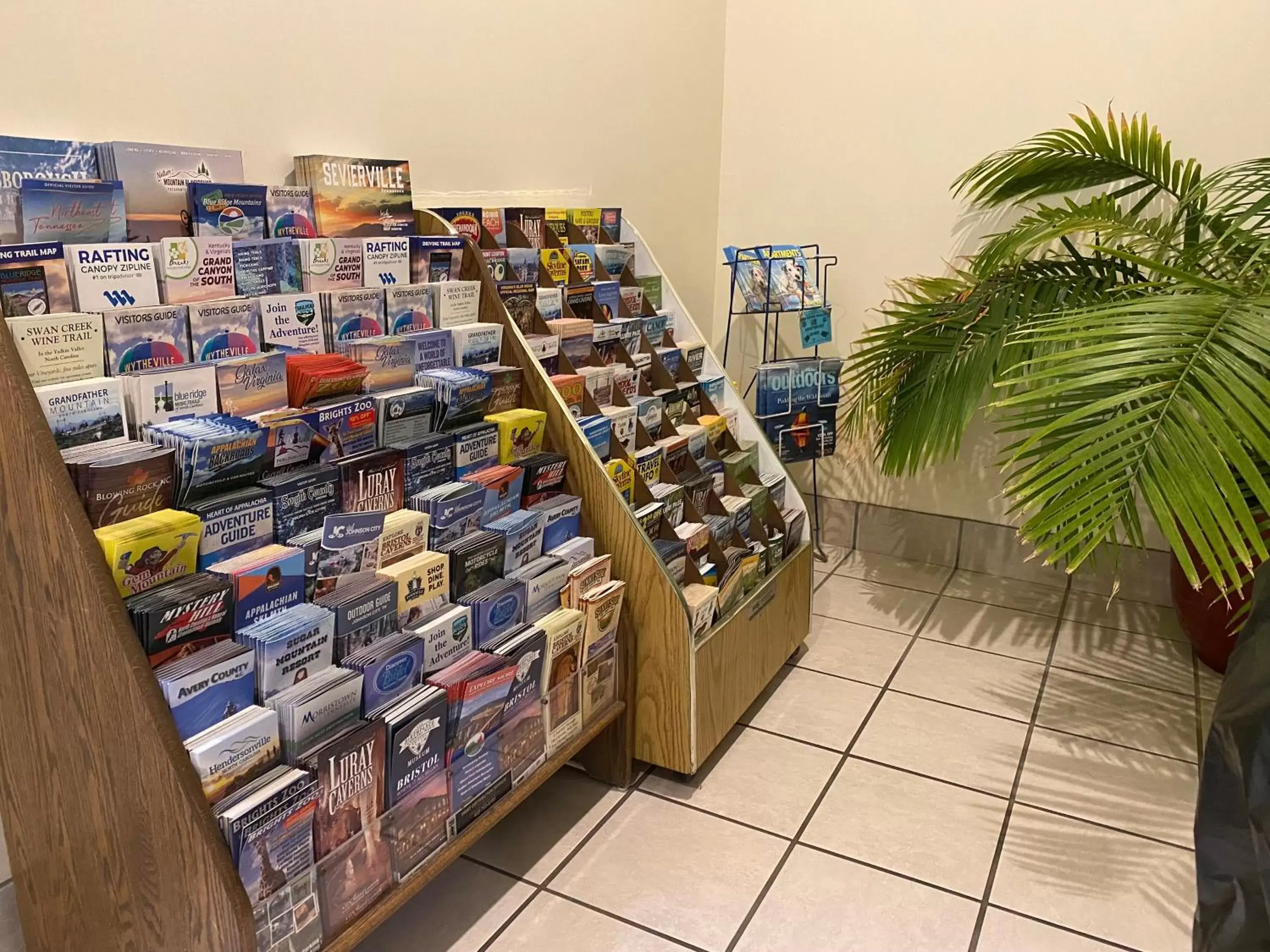 Inner courtyard view in Knights Inn & Suites Dublin Inner courtyard view in Knights Inn & Suites Dublin