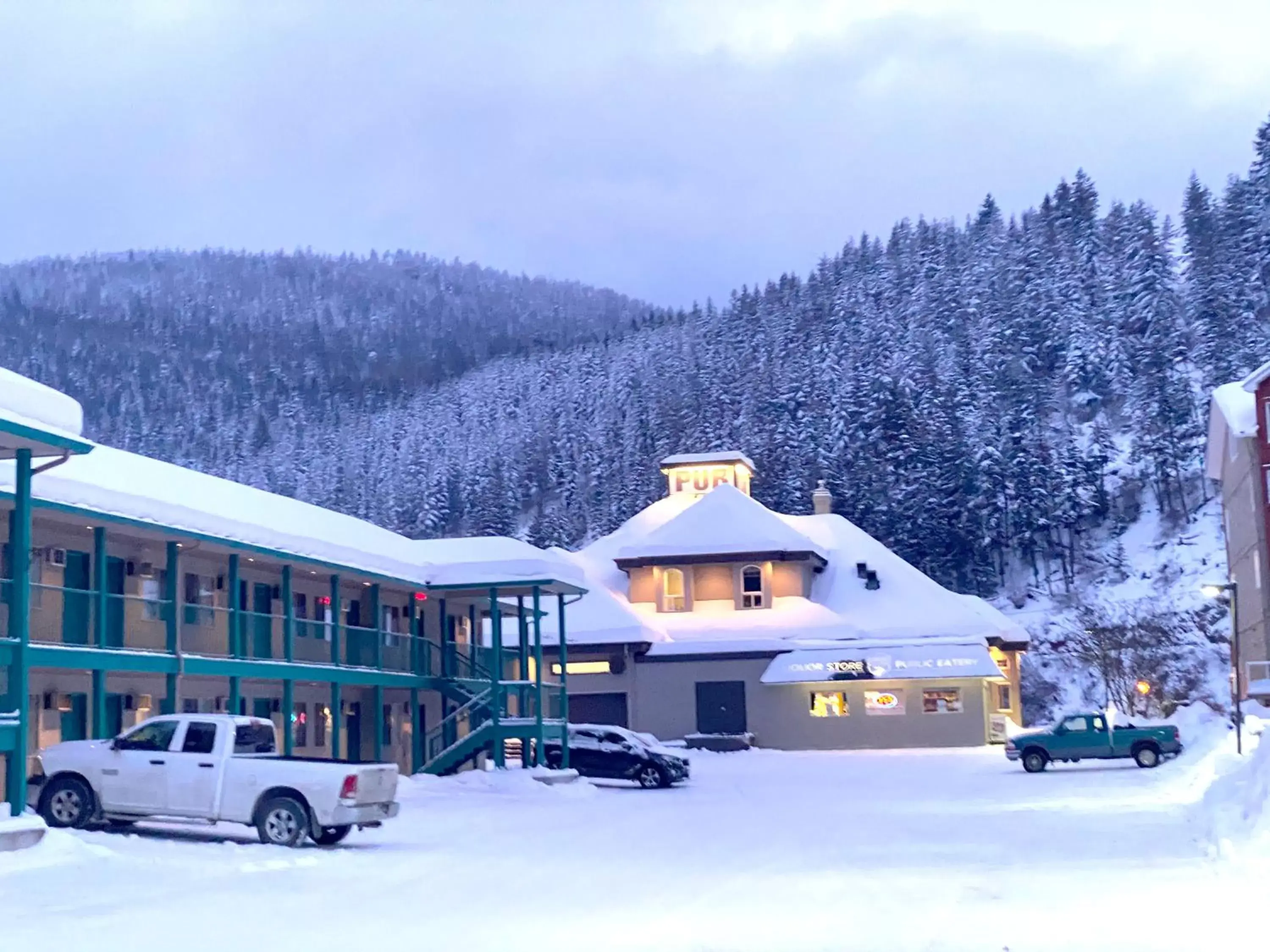 Winter in Super 8 by Wyndham Sicamous