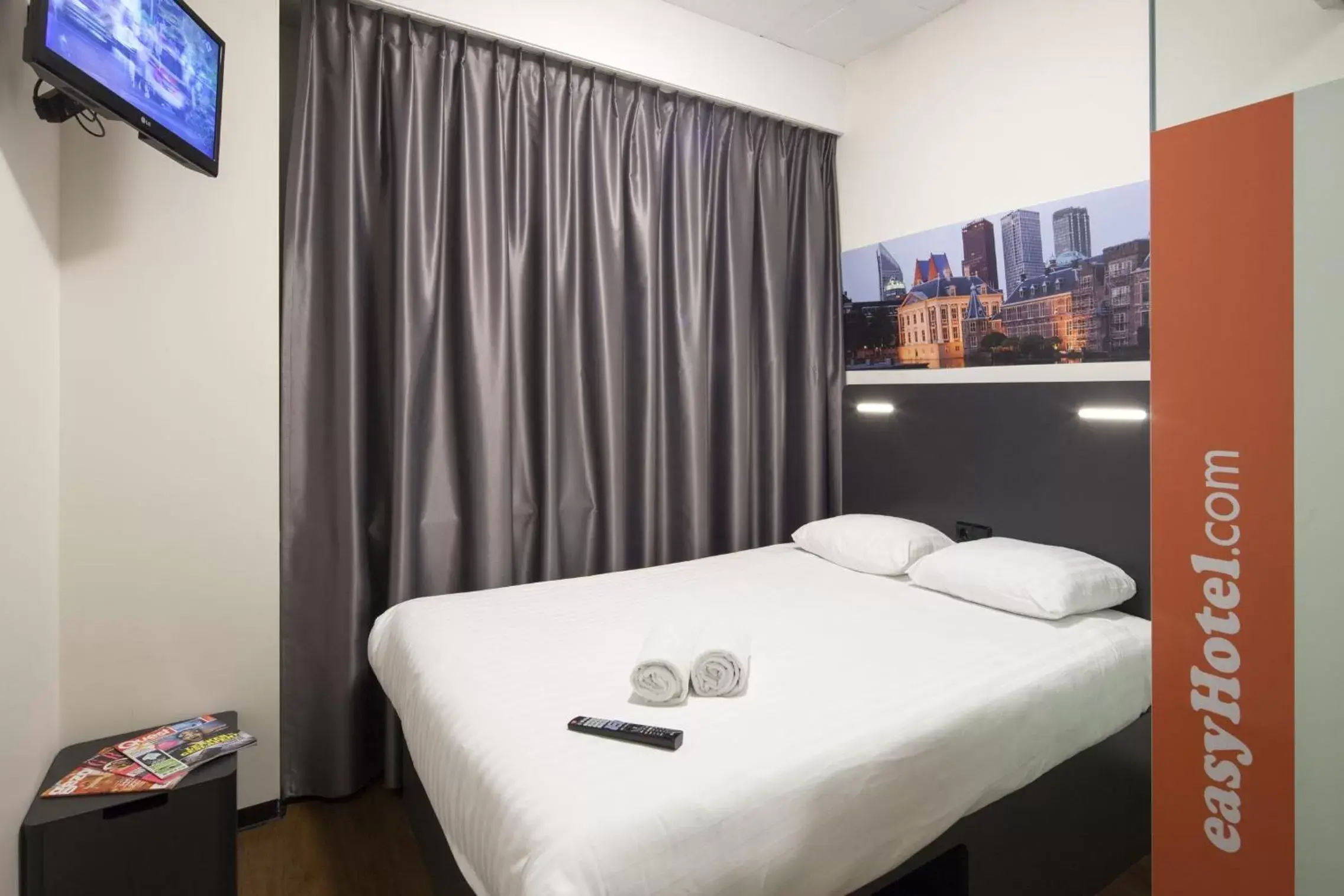 Bedroom, Bed in easyHotel The Hague City Centre