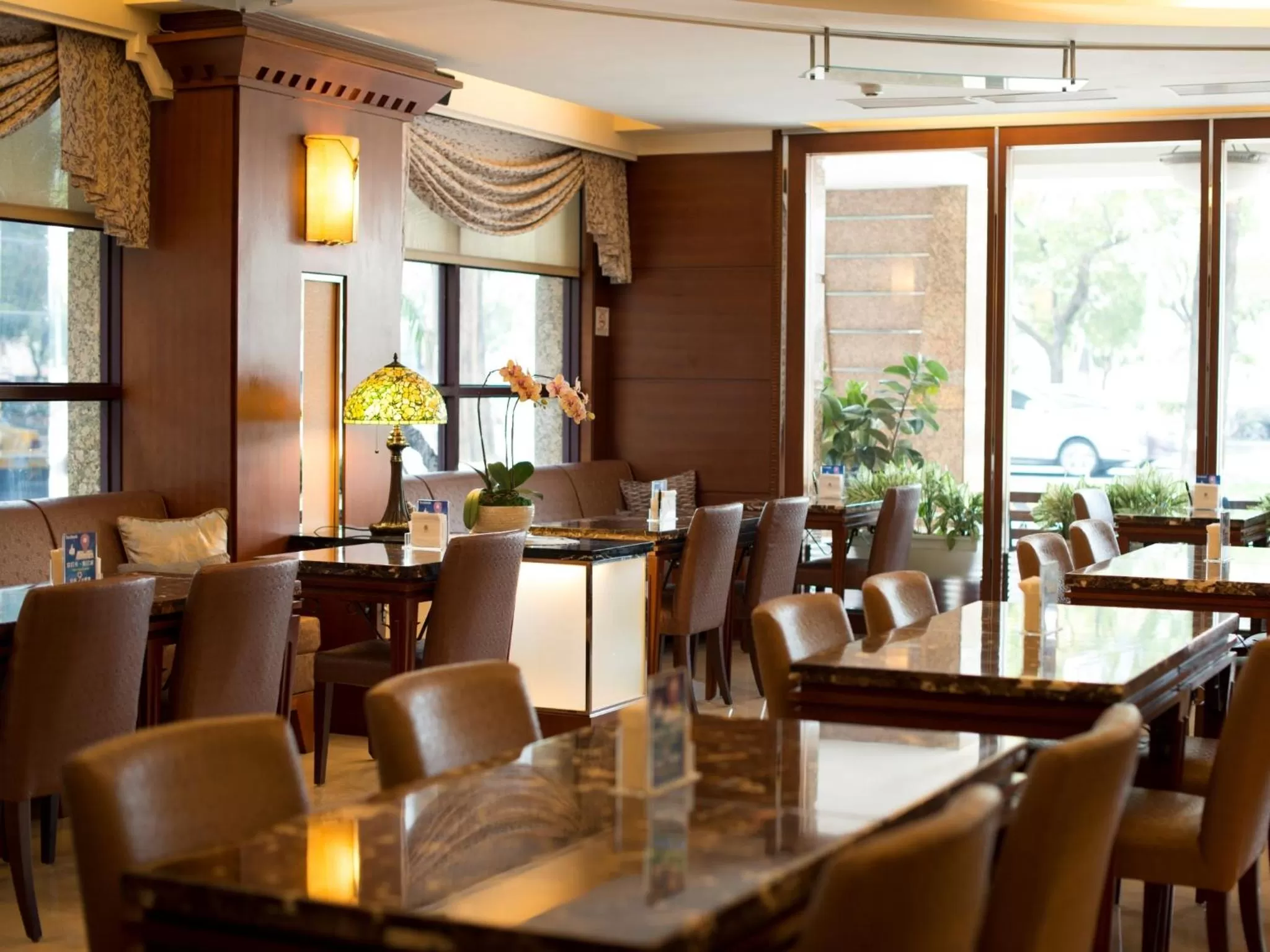 Restaurant/places to eat in Hotel Dion