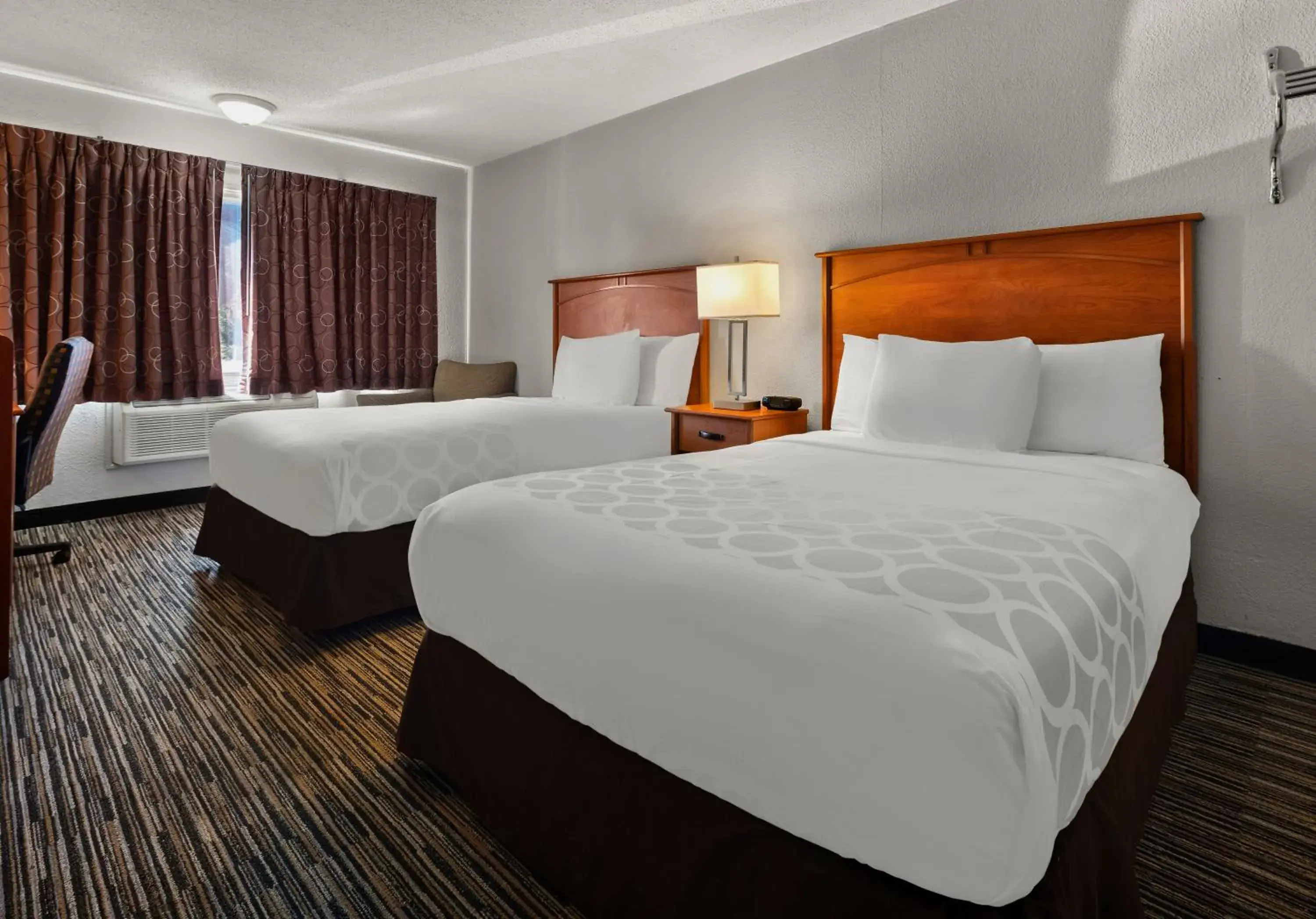 Photo of the whole room, Bed in Magnuson Hotel Detroit Airport