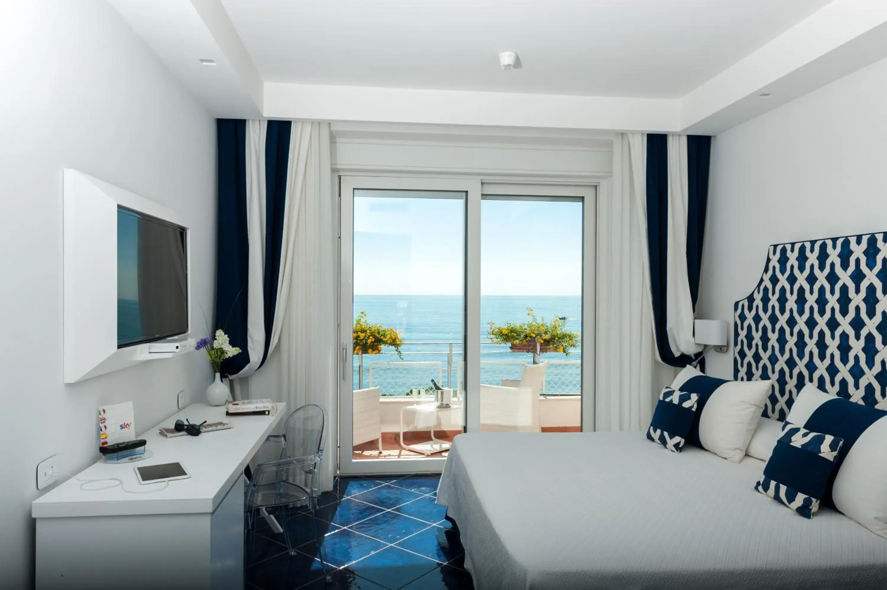 Bedroom, Sea View in Hotel Panorama