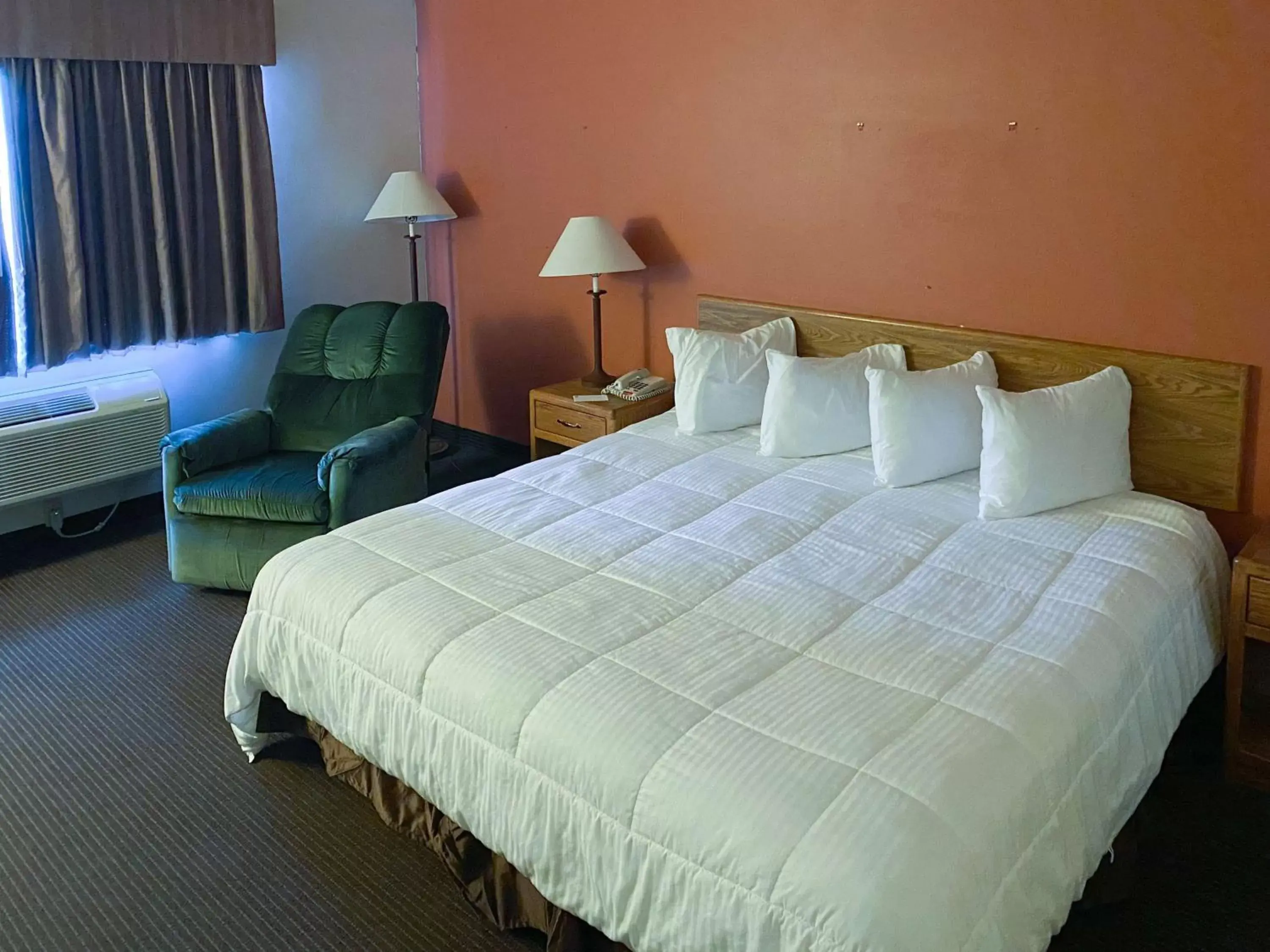Bedroom, Bed in Motel 6 Norway, MI